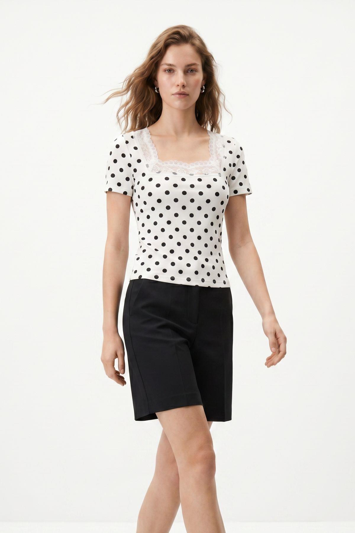 Beyaz Kare Yaka Dantel Detaylı Puantiyeli Crop Bluz 089 - RAYS