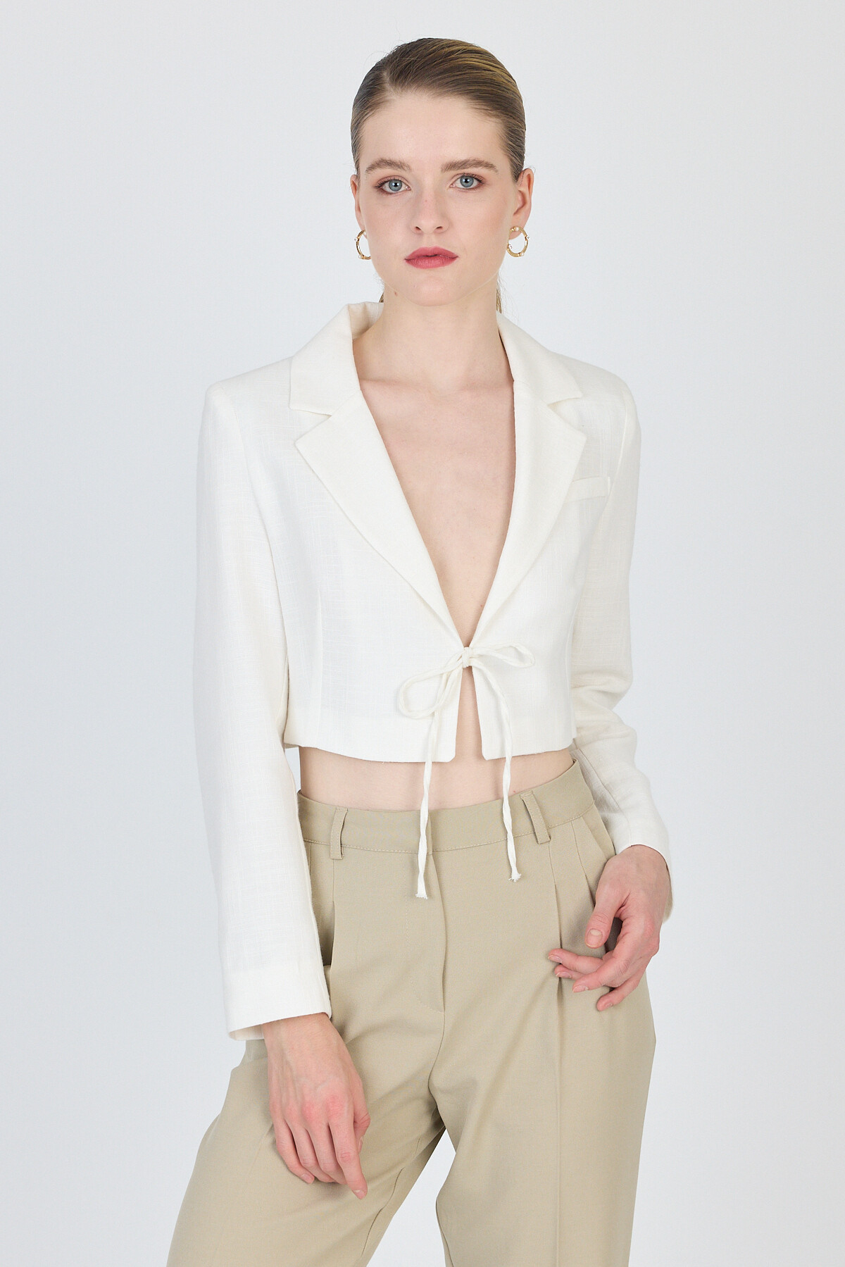 Beyaz Keten Görünümlü %100 Pamuk Bağlama Detaylı Crop Blazer Ceket 7070 - 1