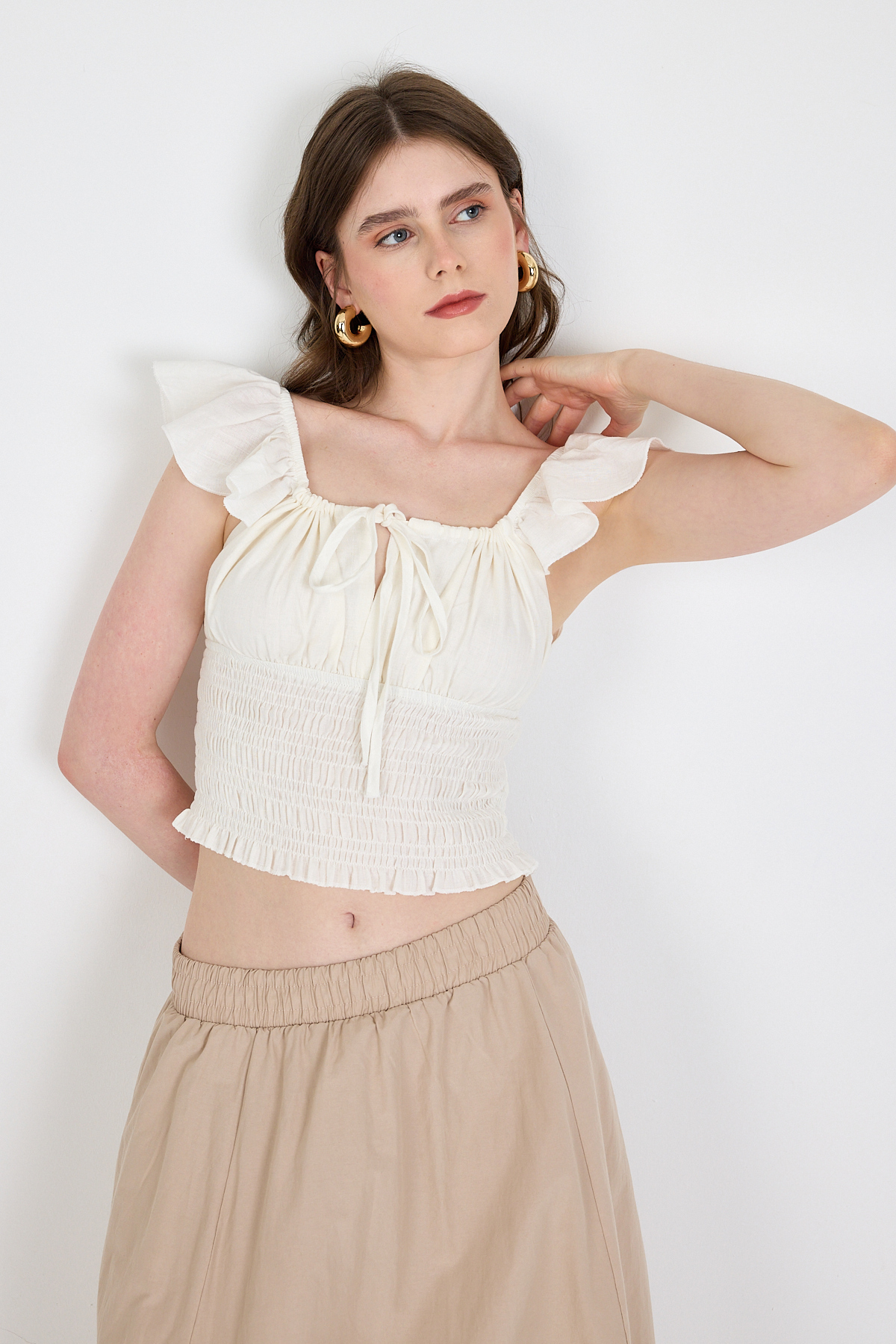 Beyaz Keten Görünümlü %100 Pamuk Büzgülü Fırfır Kol Detaylı Crop Bluz 6892 