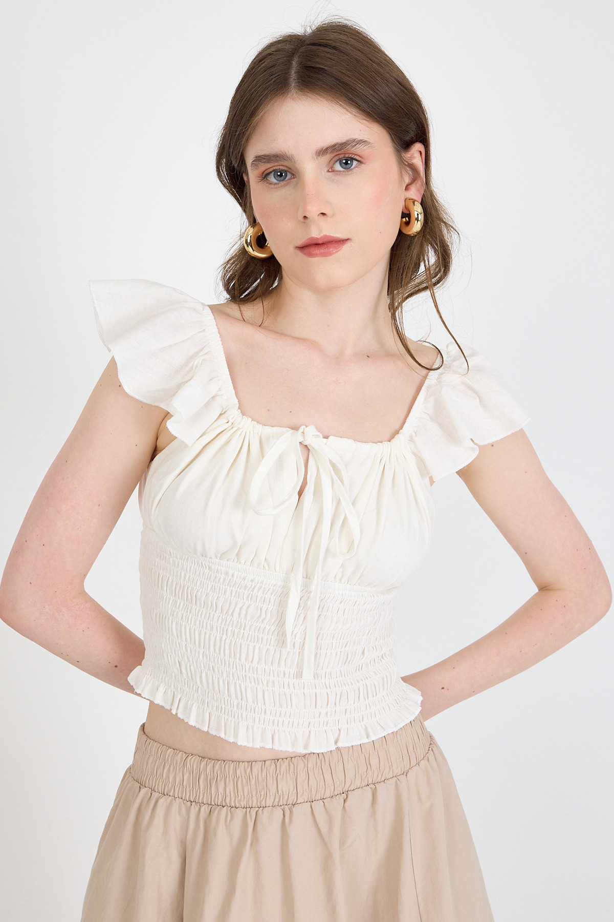 Beyaz Keten Görünümlü %100 Pamuk Büzgülü Fırfır Kol Detaylı Crop Bluz 6892 - 2