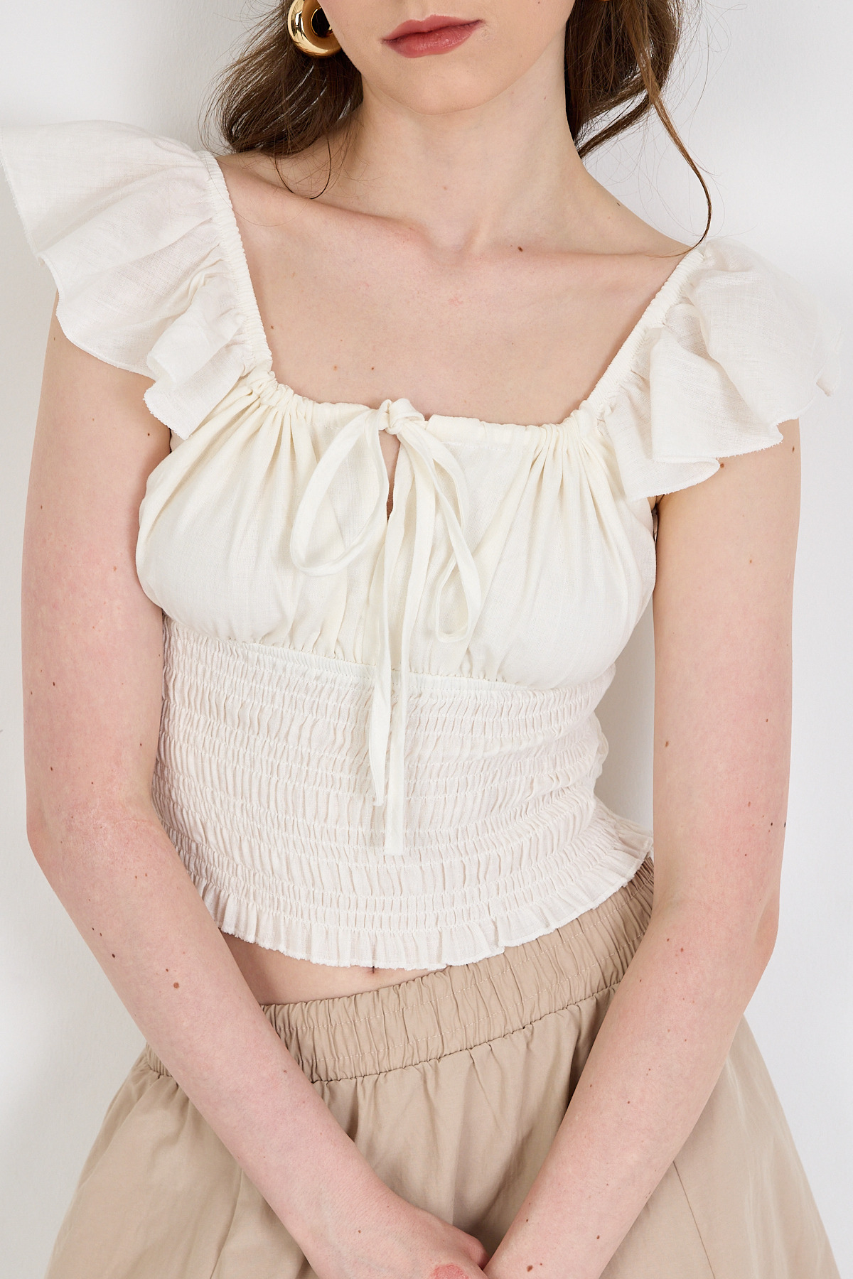 Beyaz Keten Görünümlü %100 Pamuk Büzgülü Fırfır Kol Detaylı Crop Bluz 6892 - 4