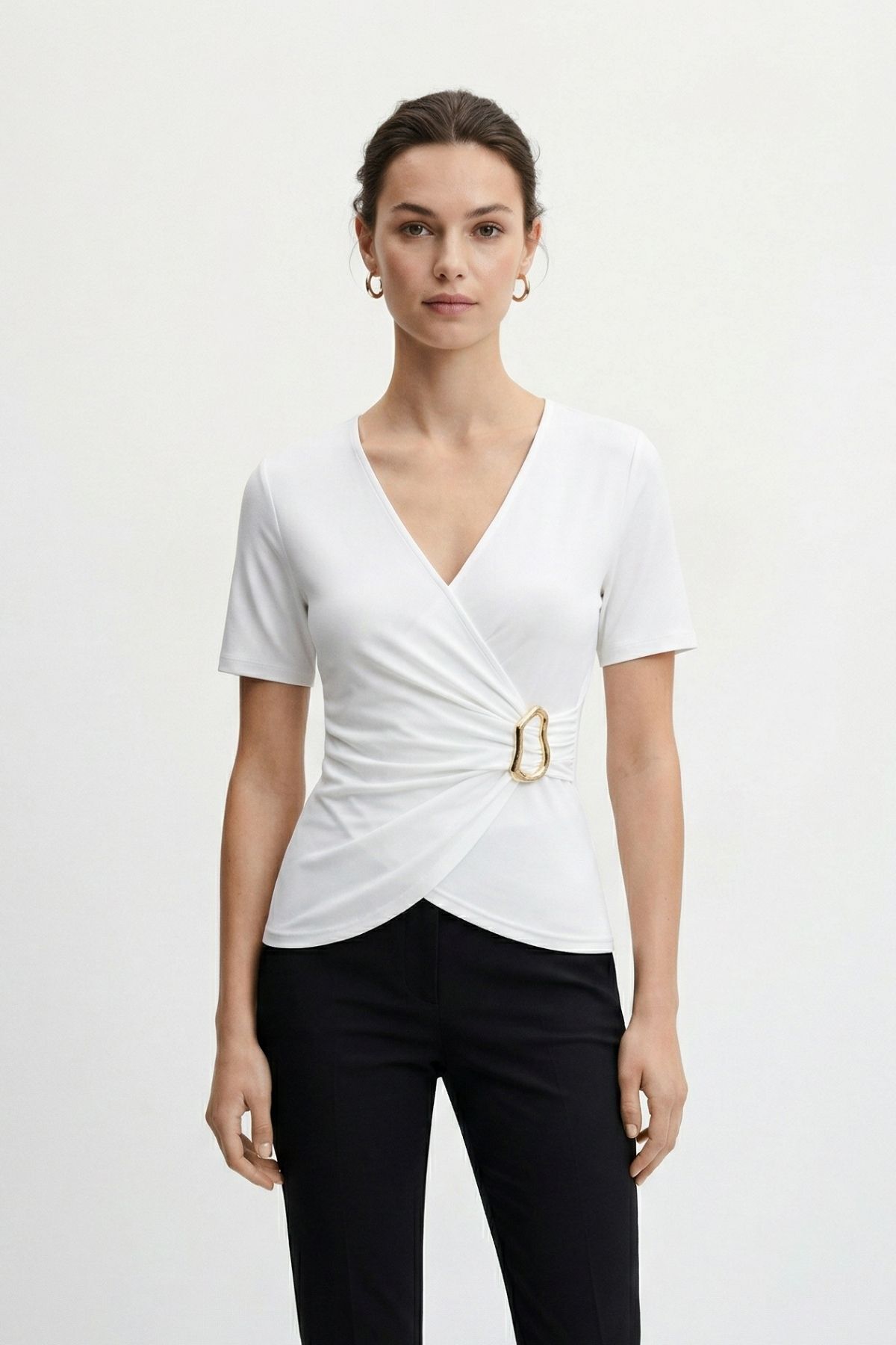 Beyaz Keuvaze Yaka Aksesuarlı Bluz 2309 - RAYS