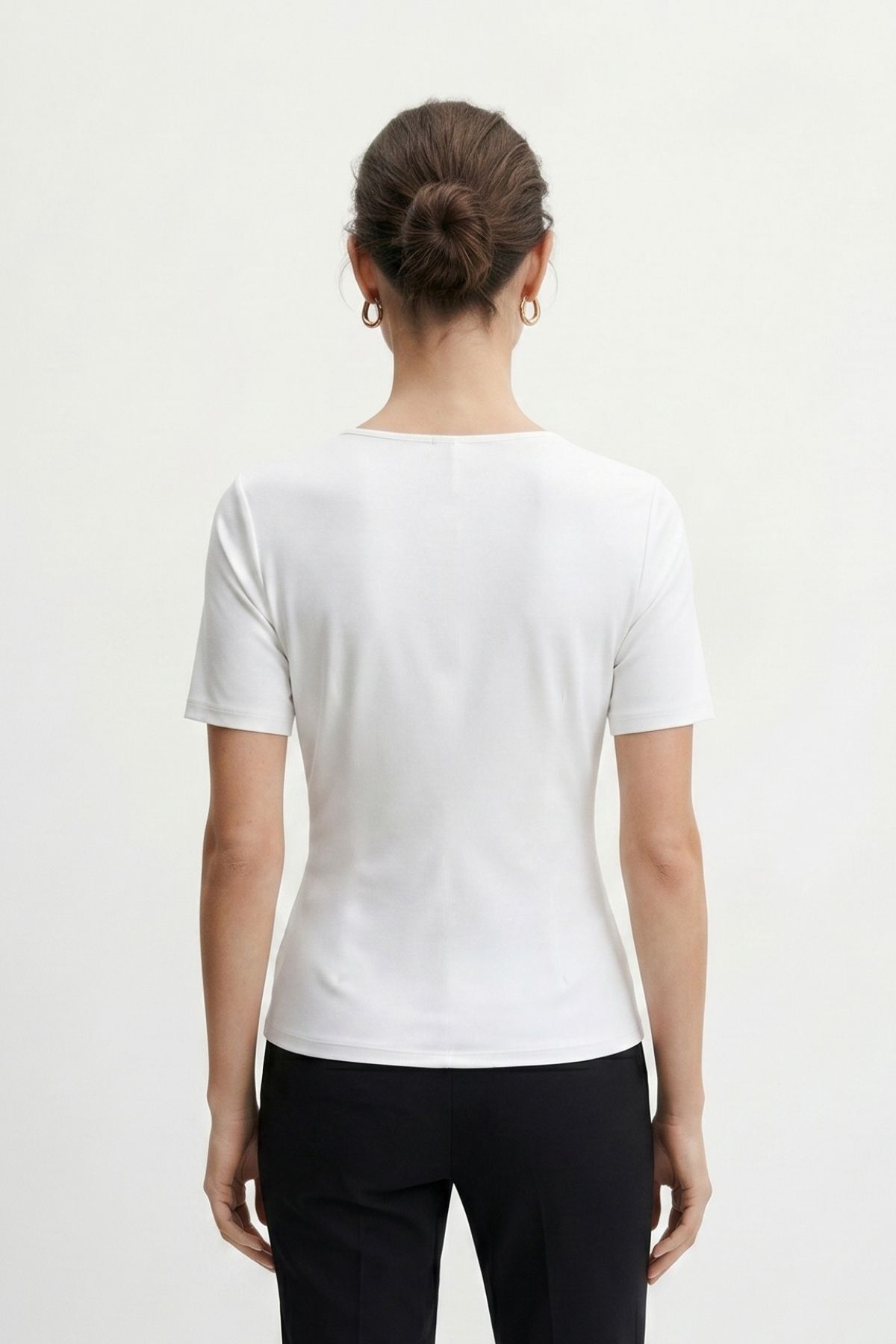 Beyaz Keuvaze Yaka Aksesuarlı Bluz 2309 - RAYS