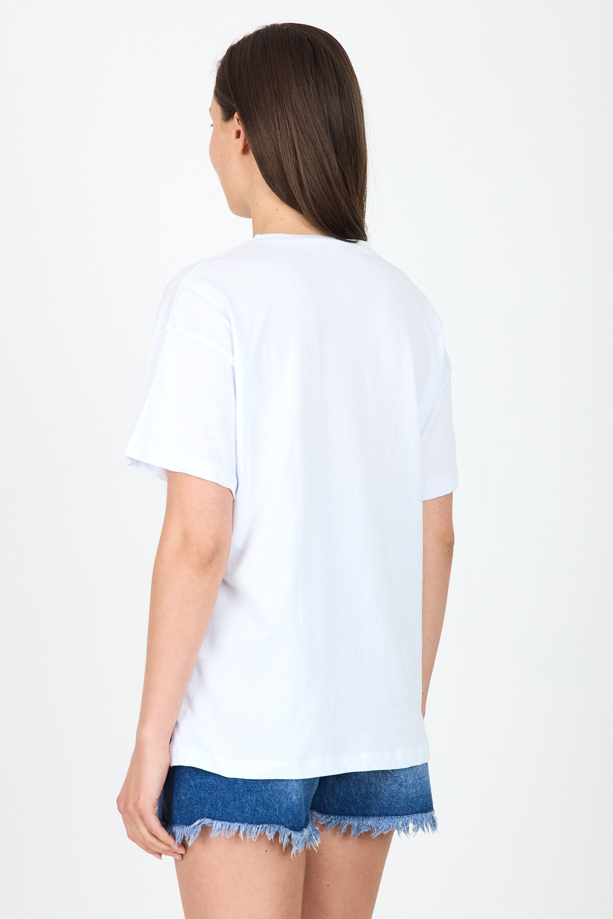Beyaz Nakış İşlemeli Cep Görünüm Detaylı Tişört 2255M - 5