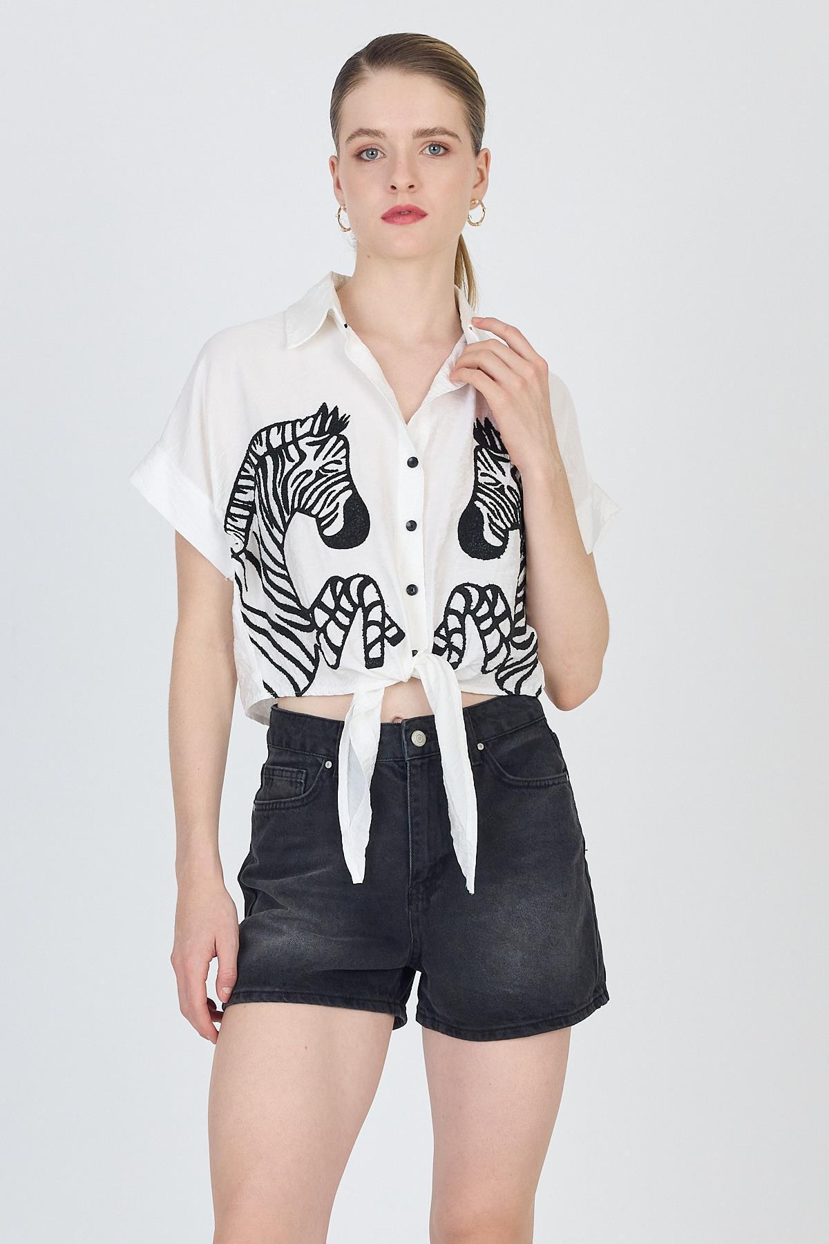 Beyaz Nakışlı Zebra Desenli Bağlamalı Crop Gömlek 2257 - 3