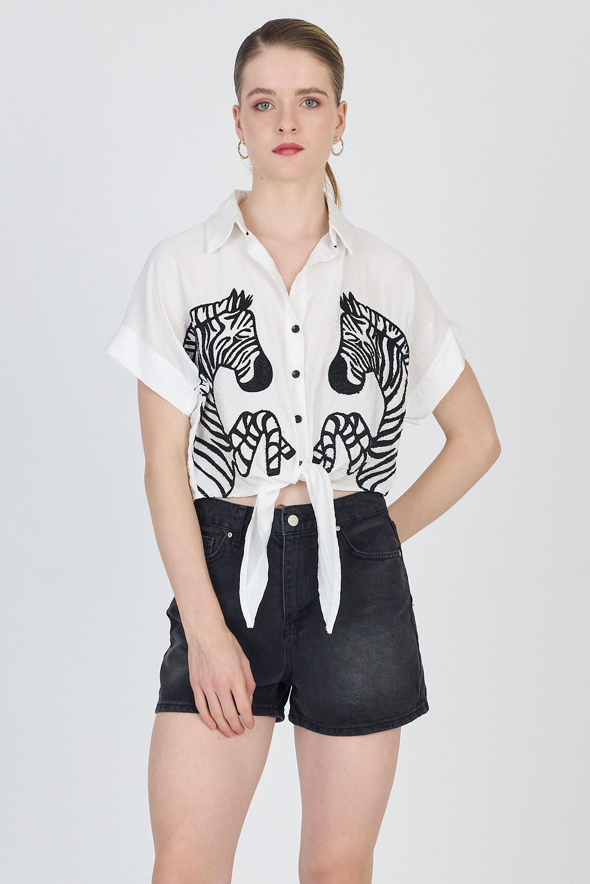 Beyaz Nakışlı Zebra Desenli Bağlamalı Crop Gömlek 2257 - 6