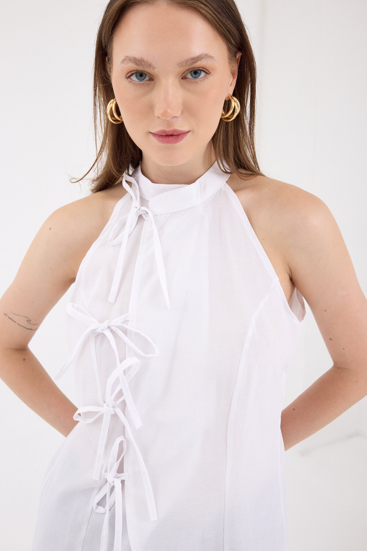 Beyaz Ön Bağlama Detaylı Halter Yaka Bluz 8094A - RAYS