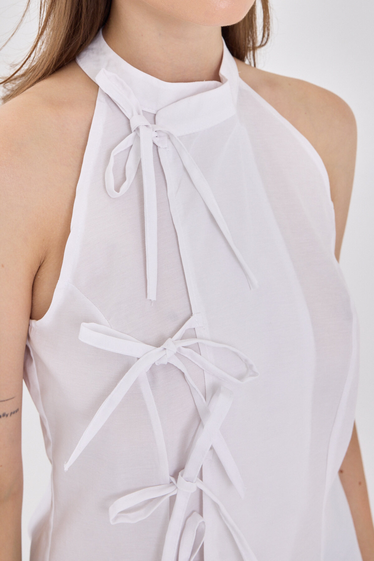 Beyaz Ön Bağlama Detaylı Halter Yaka Bluz 8094A - RAYS