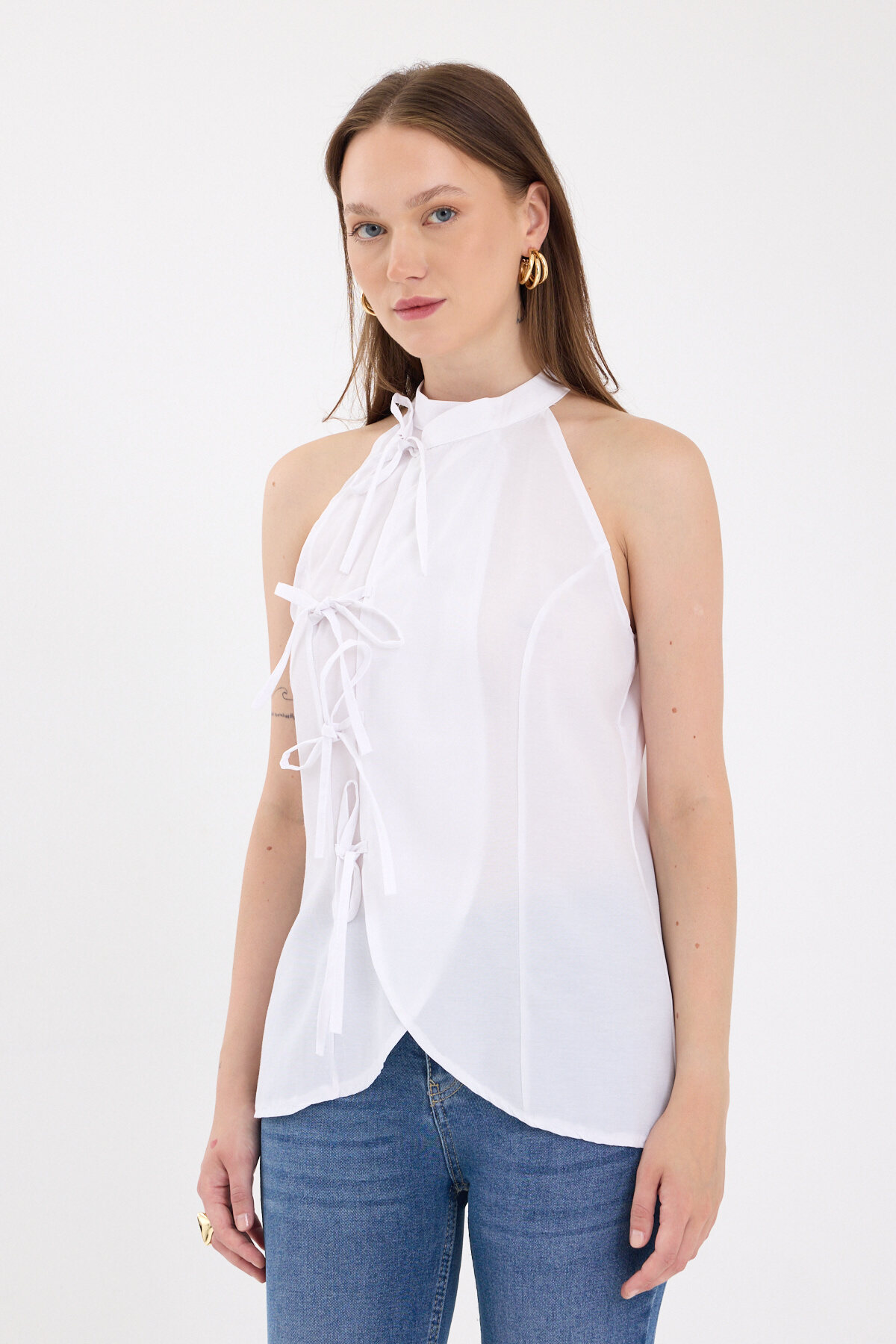 Beyaz Ön Bağlama Detaylı Halter Yaka Bluz 8094A - 6