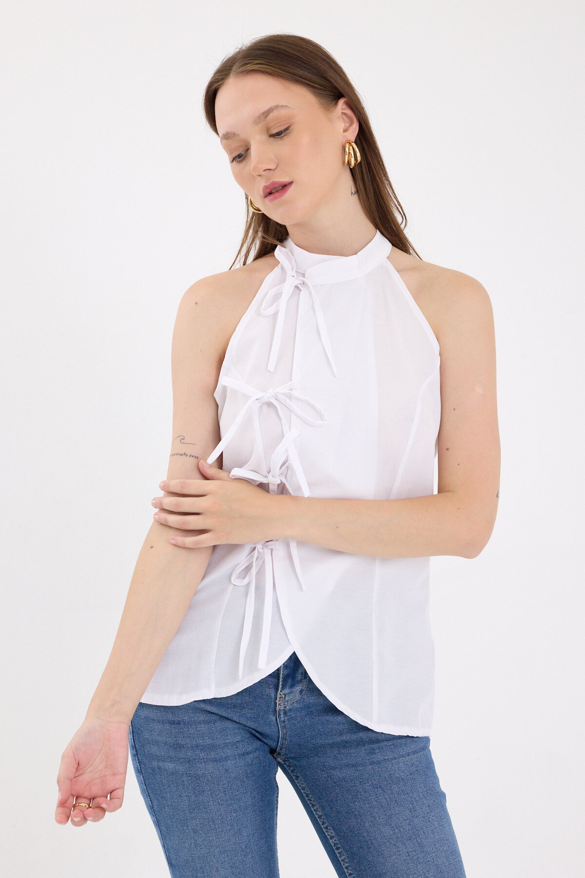 Beyaz Ön Bağlama Detaylı Halter Yaka Bluz 8094A - 7