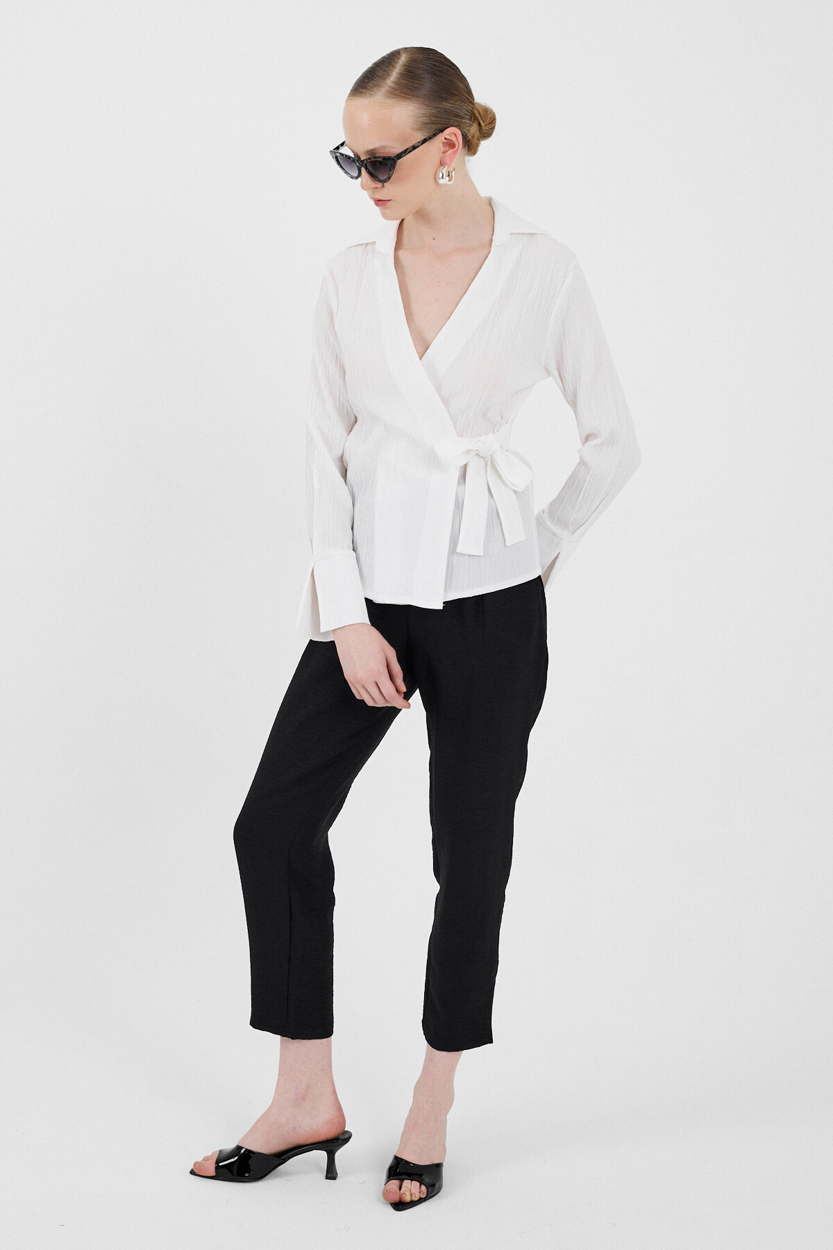 Beyaz Ön Bağlama Detaylı Uzun Kol Bluz 8019A - 3