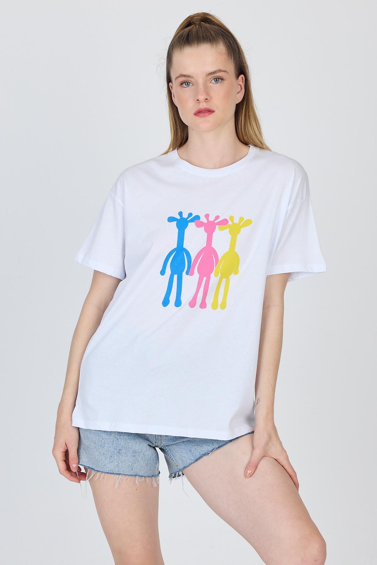 Beyaz Oversize Zürafa Baskılı Tişört 2150-12M - 2