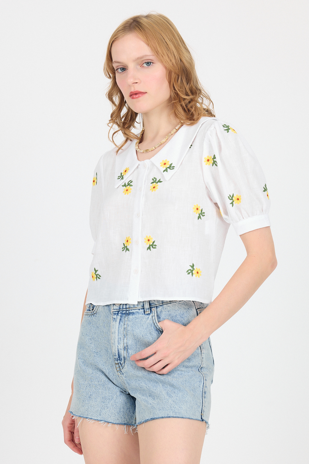 Beyaz Papatya İşlemeli Bebe Yaka %100 Pamuk Müslin Gömlek Bluz 0391 - 7