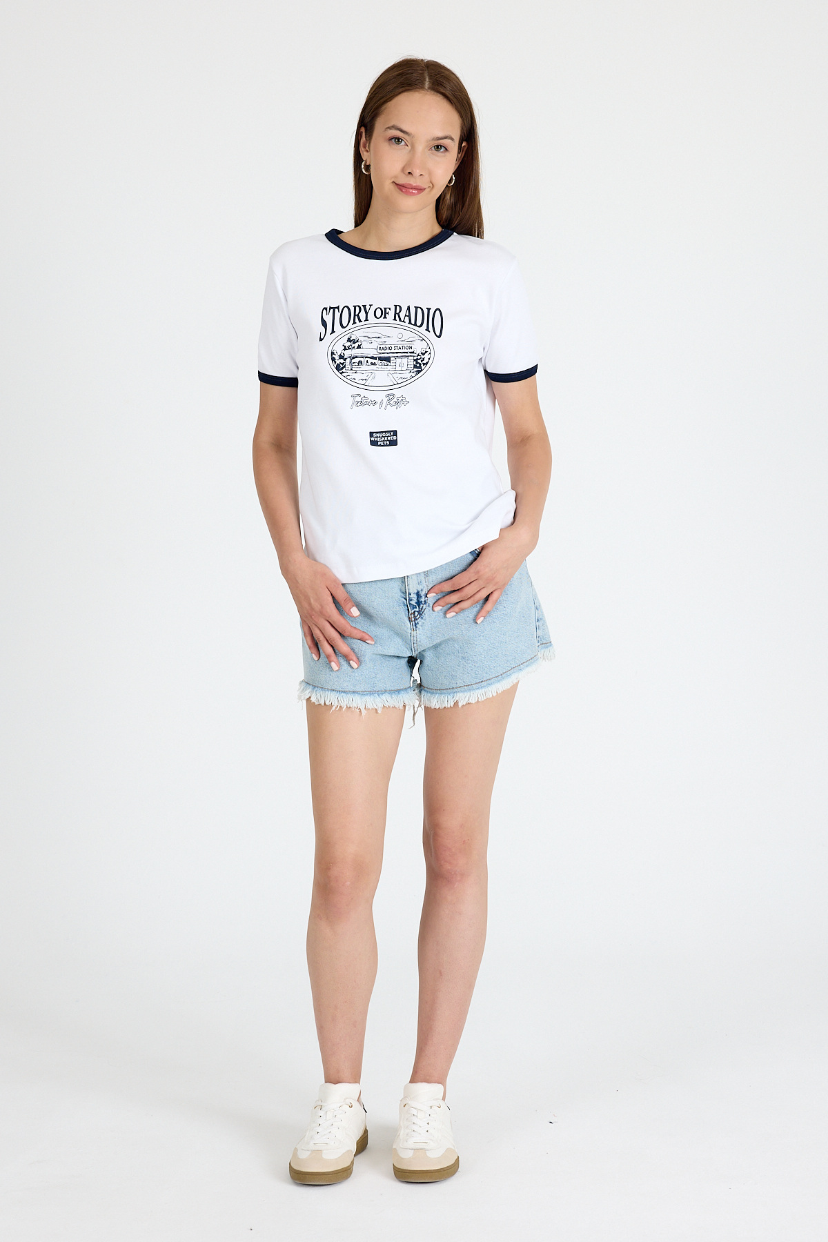 Beyaz Ribana Yaka ve Kol Detaylı Yazı Baskılı Tişört 5875 - 3