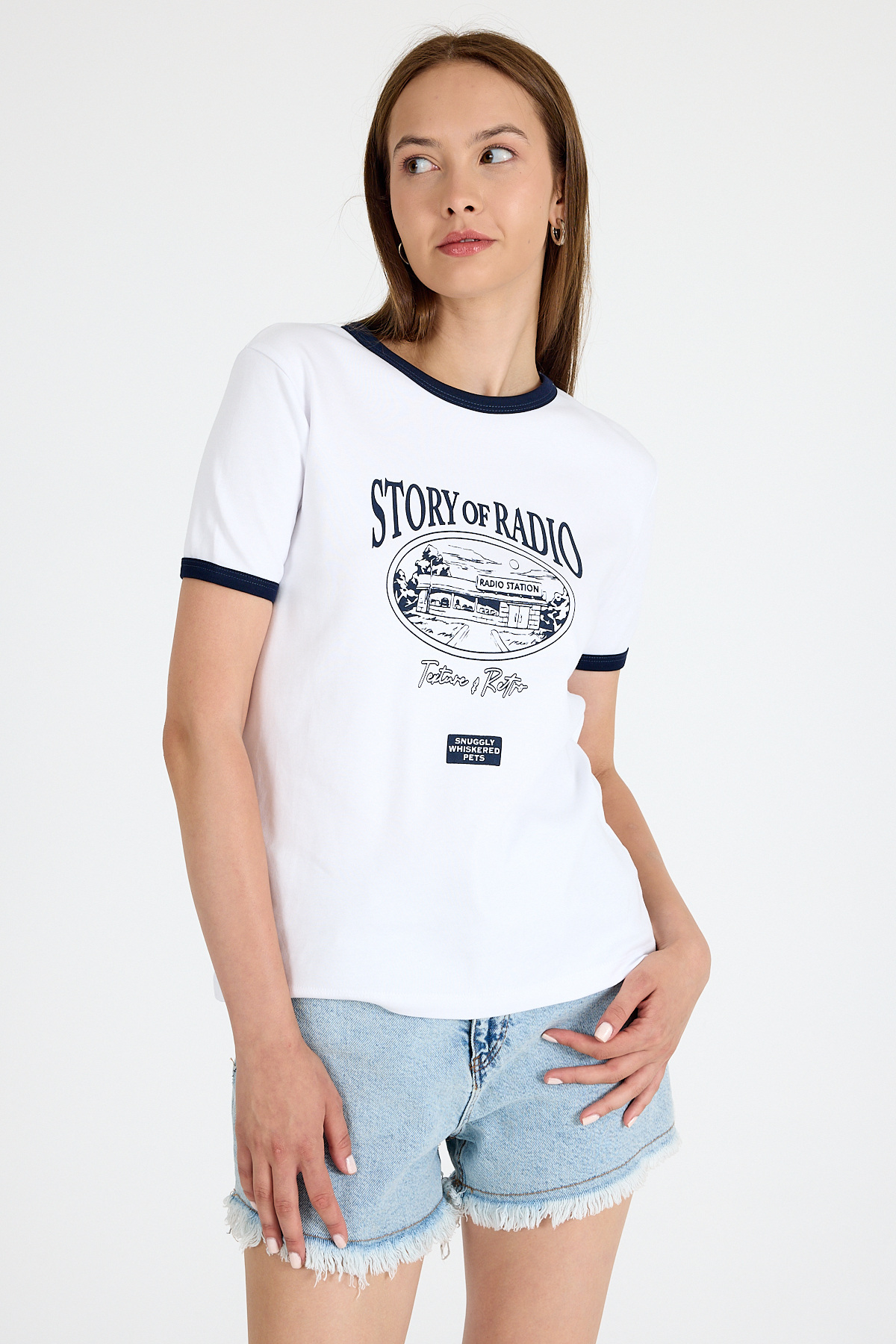 Beyaz Ribana Yaka ve Kol Detaylı Yazı Baskılı Tişört 5875 - 6