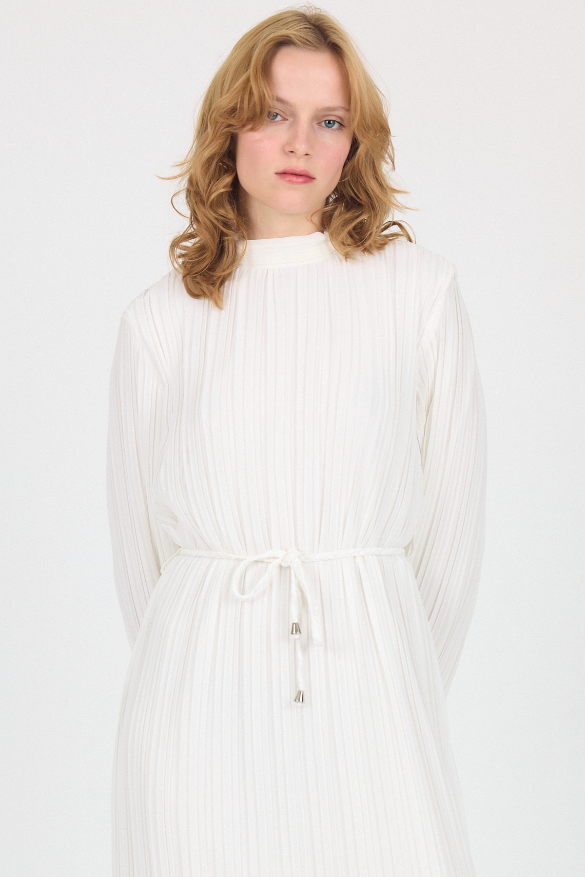 Beyaz Şifon Uzun Kollu Pileli Bel Bağlamalı Midi Elbise 020 - 3