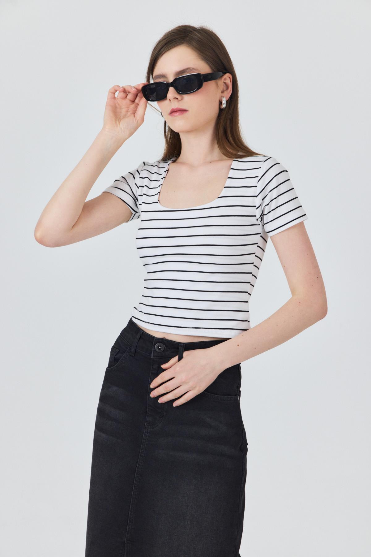 Beyaz U Yaka Çizgili Tişört 4016 - 1