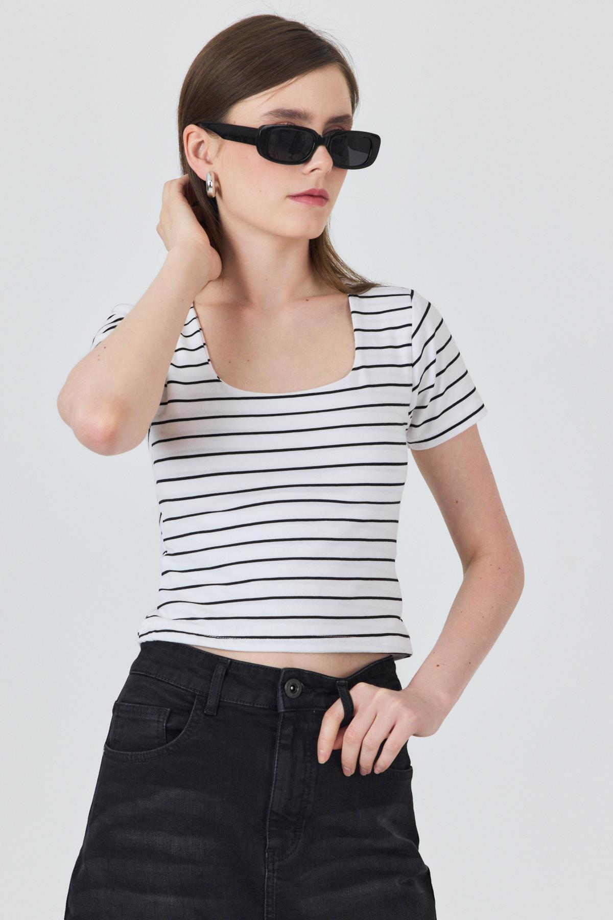 Beyaz U Yaka Çizgili Tişört 4016 - 3