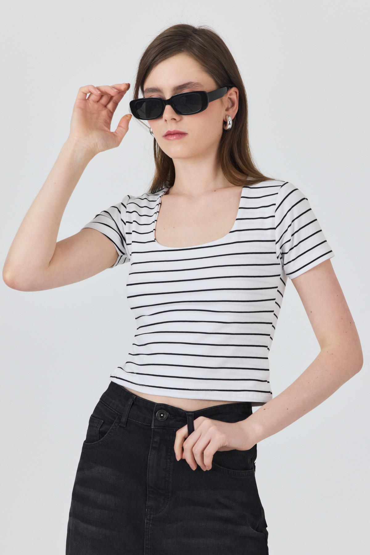 Beyaz U Yaka Çizgili Tişört 4016 - 4