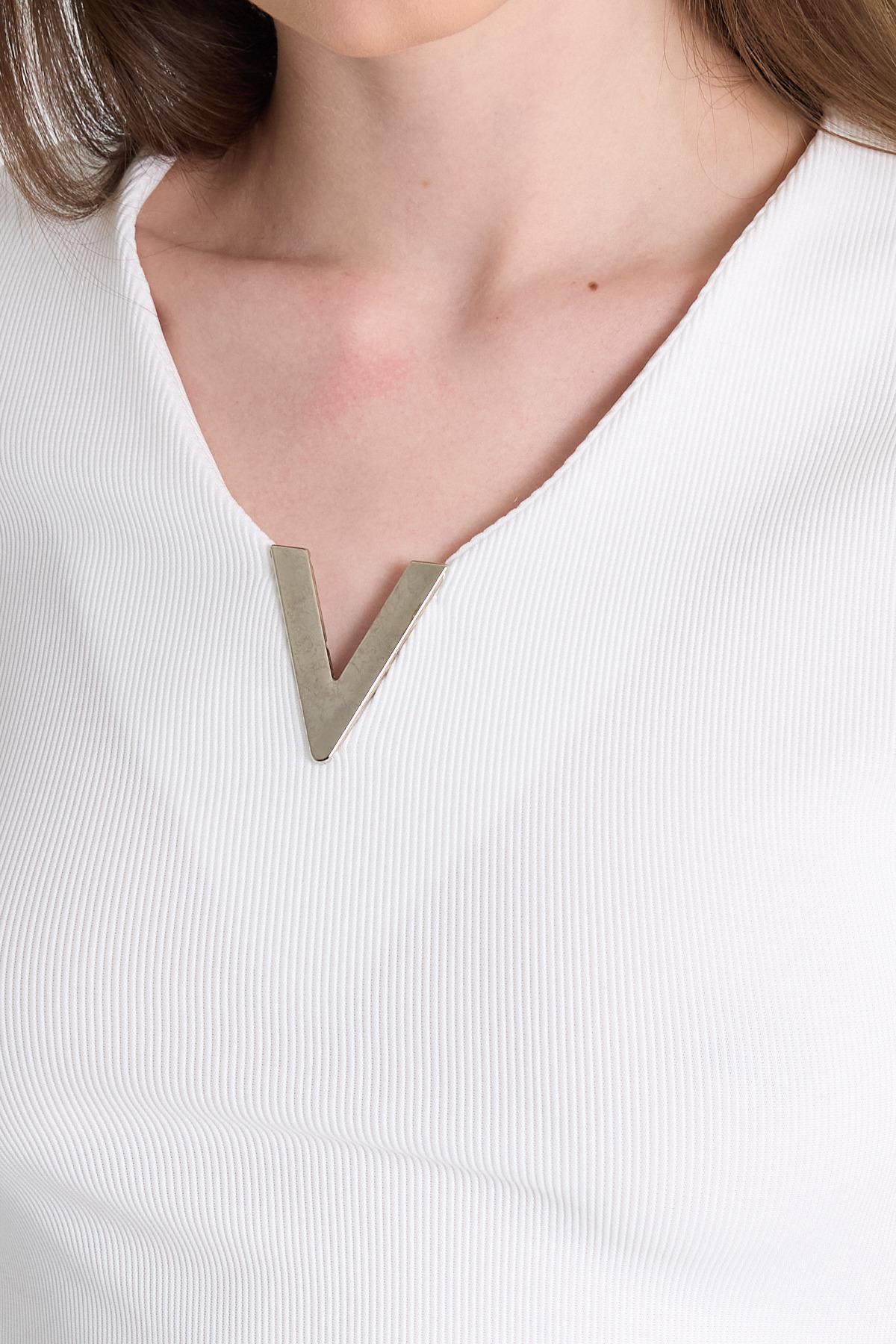 Beyaz V Yaka Aksesuar Detaylı Slim Fit Tişört 9206M - 4