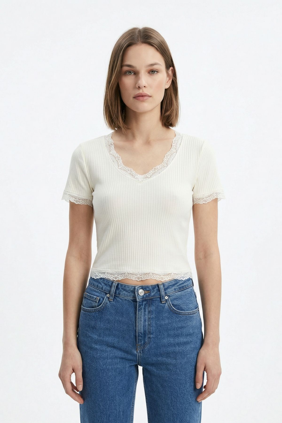 Beyaz V Yaka Dantelli Bluz 2304 - 2