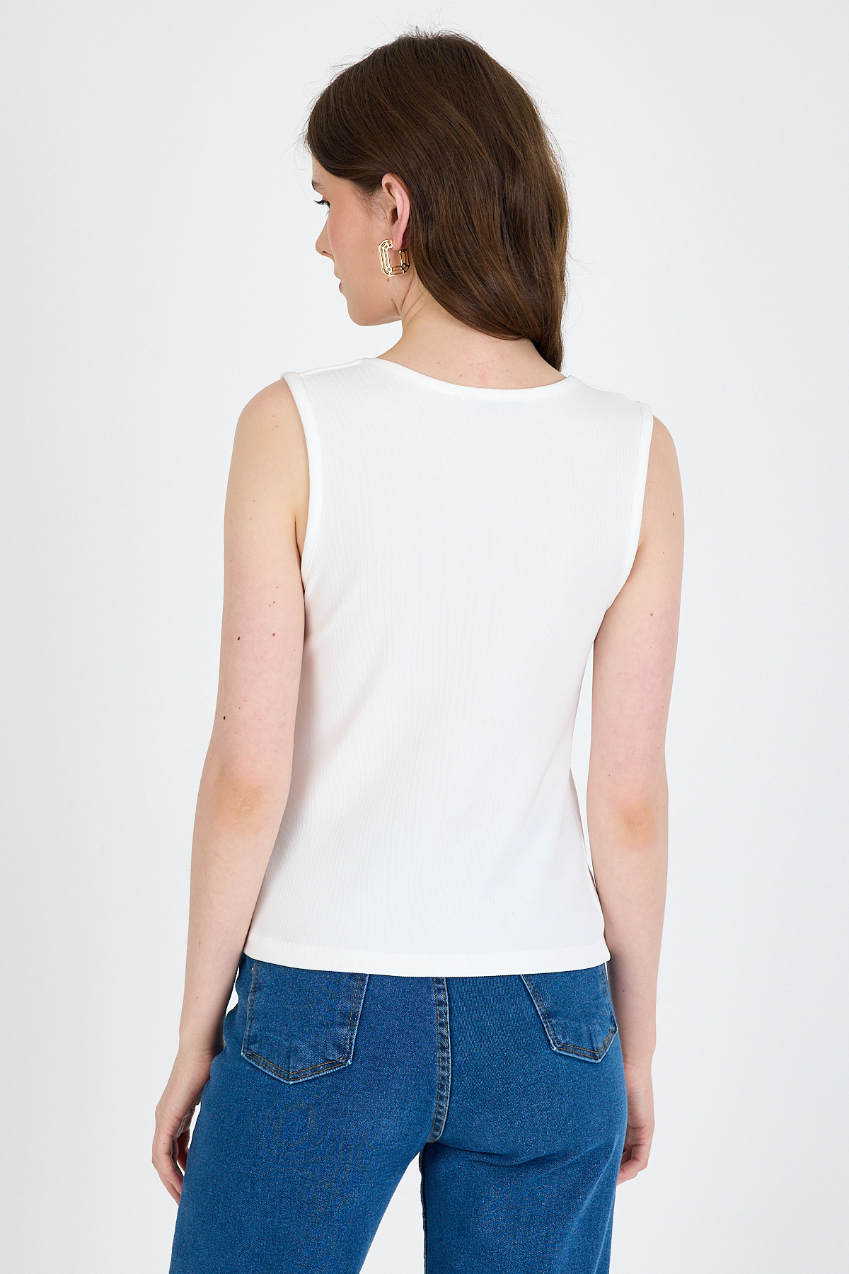 Beyaz V Yaka Düğme Detaylı Kolsuz Bluz 018 - 5