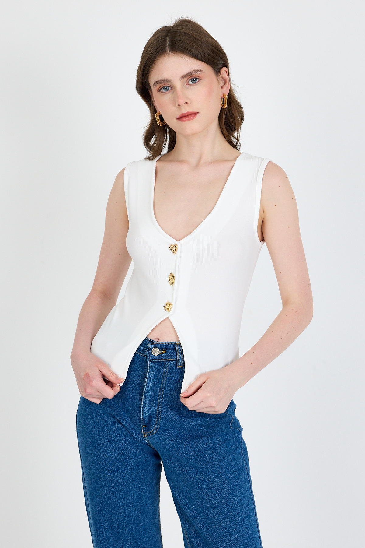 Beyaz V Yaka Düğme Detaylı Kolsuz Bluz 018 - 2