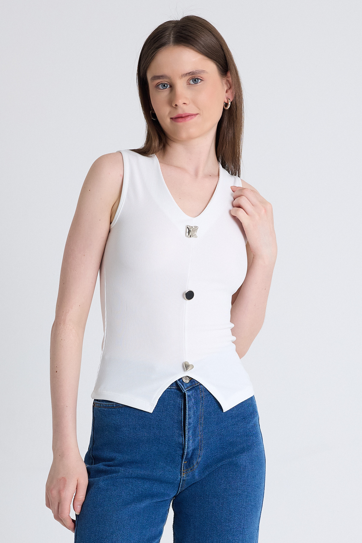 Beyaz V Yaka Düğme Detaylı Kolsuz Bluz 9204M - 2