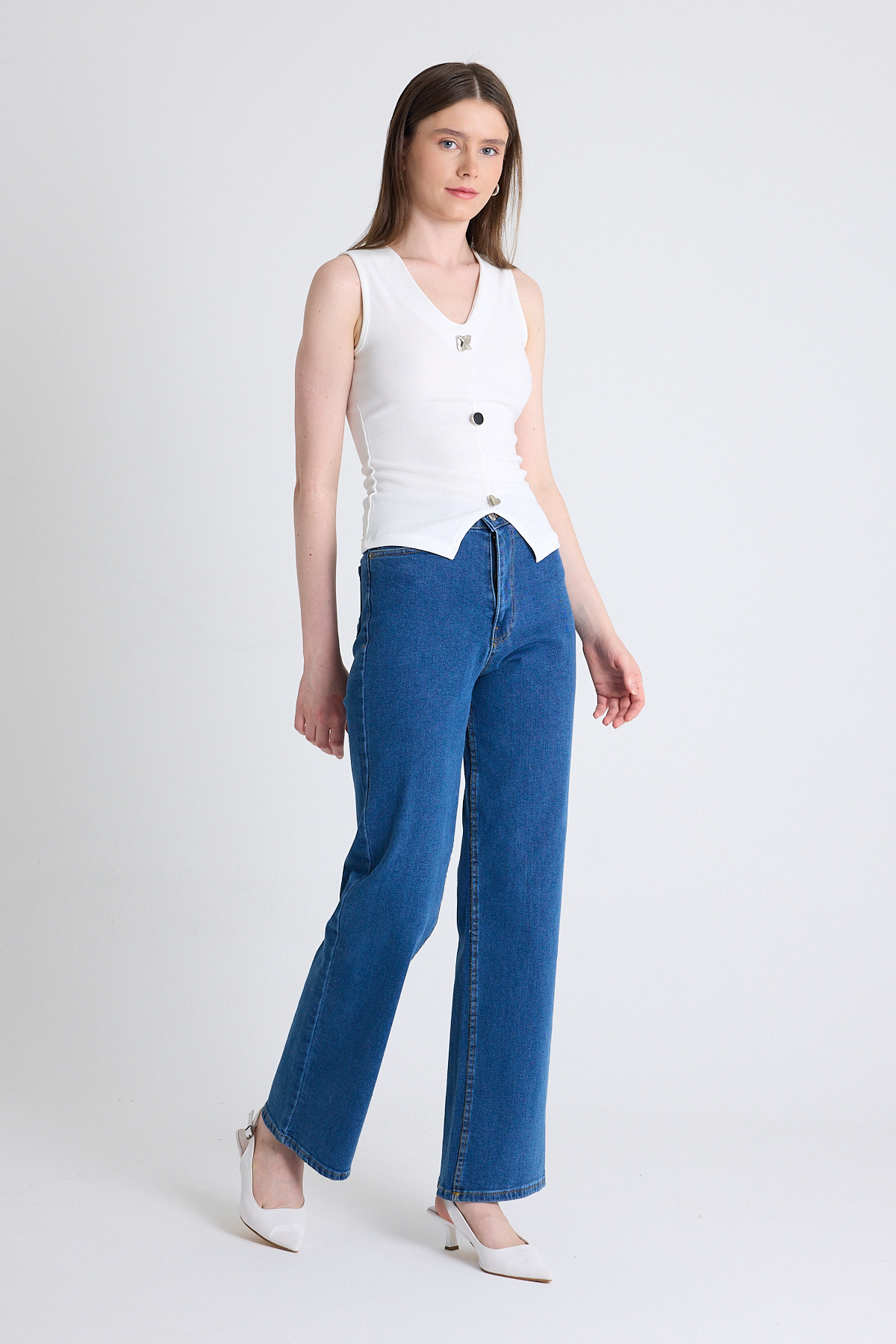 Beyaz V Yaka Düğme Detaylı Kolsuz Bluz 9204M - 3