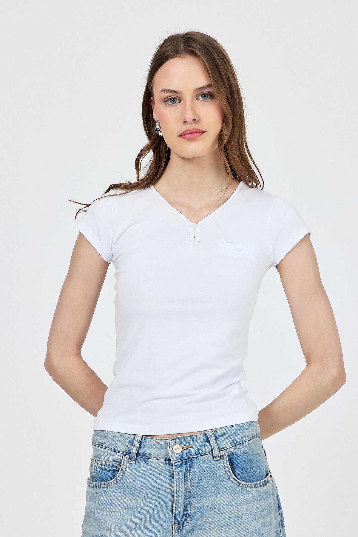 Beyaz V Yaka Düğmeli Cep Detaylı Slim Fit Tişört 2213 - 3