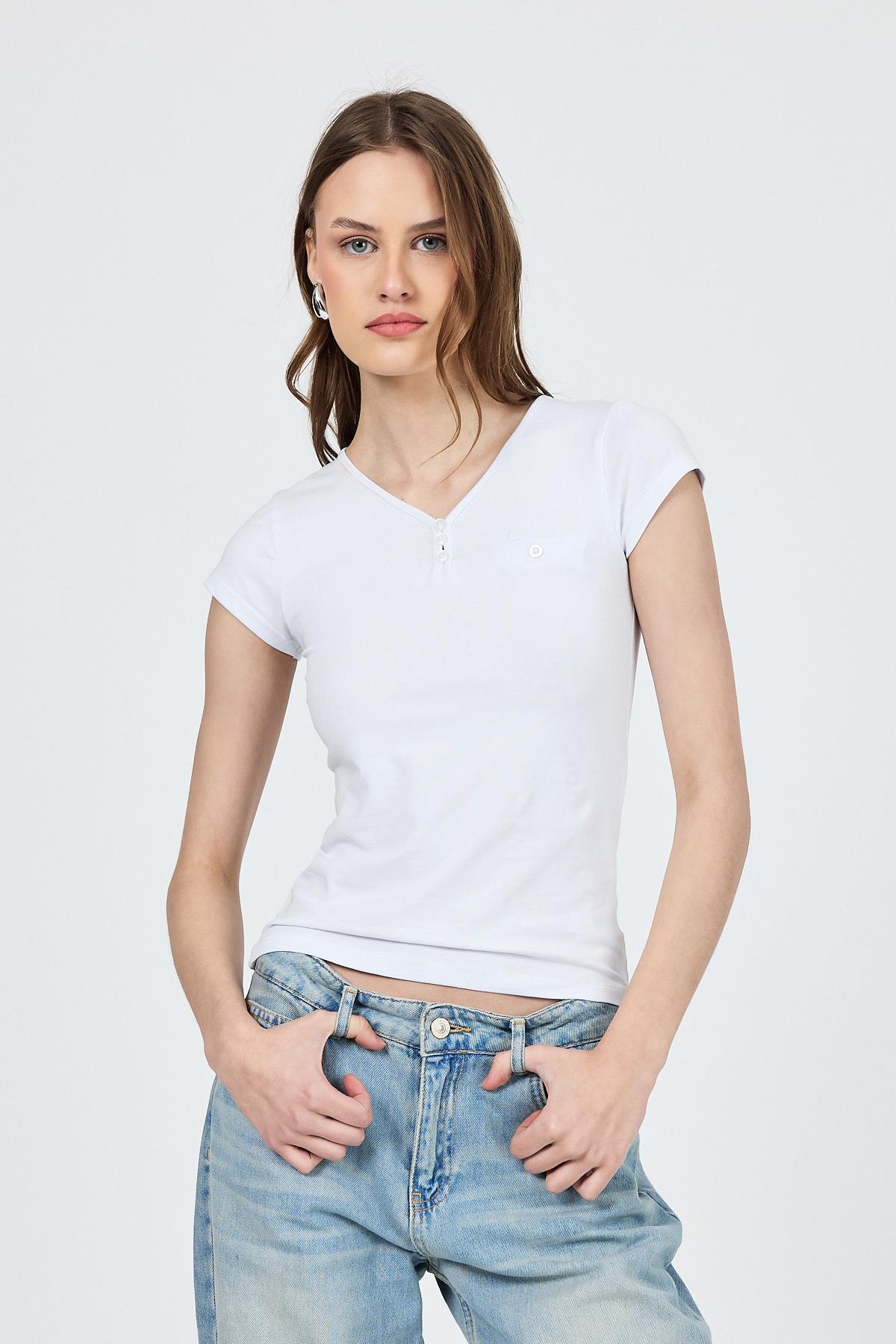 Beyaz V Yaka Düğmeli Cep Detaylı Slim Fit Tişört 2213 - 6