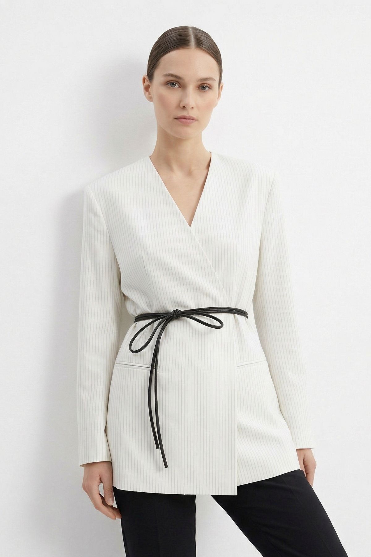 Beyaz V Yaka Kemerli Çizgili Ceket 7486 - RAYS