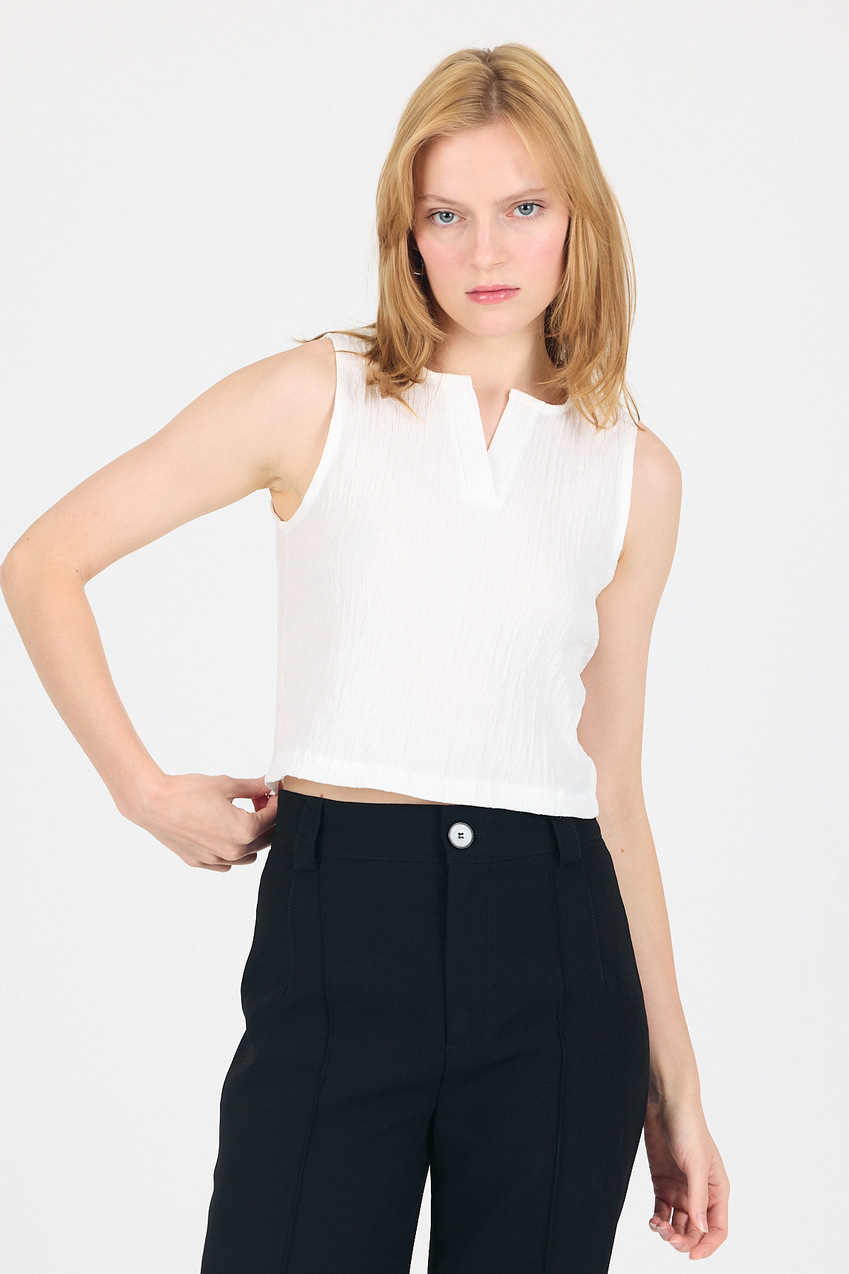 Beyaz V Yaka Kolsuz Crop Bluz 8027 - 7