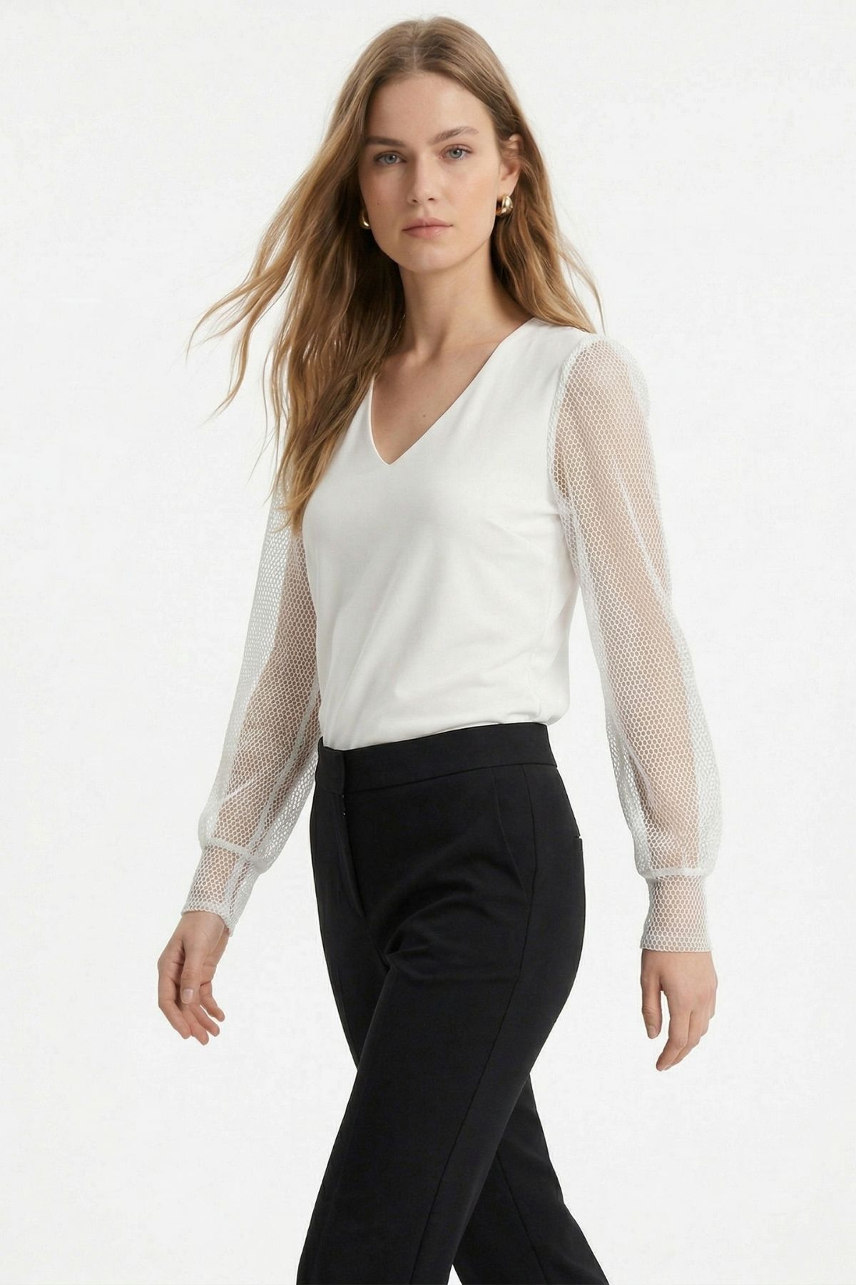 Beyaz V Yaka Sırt Detay Bluz 2827 - 1