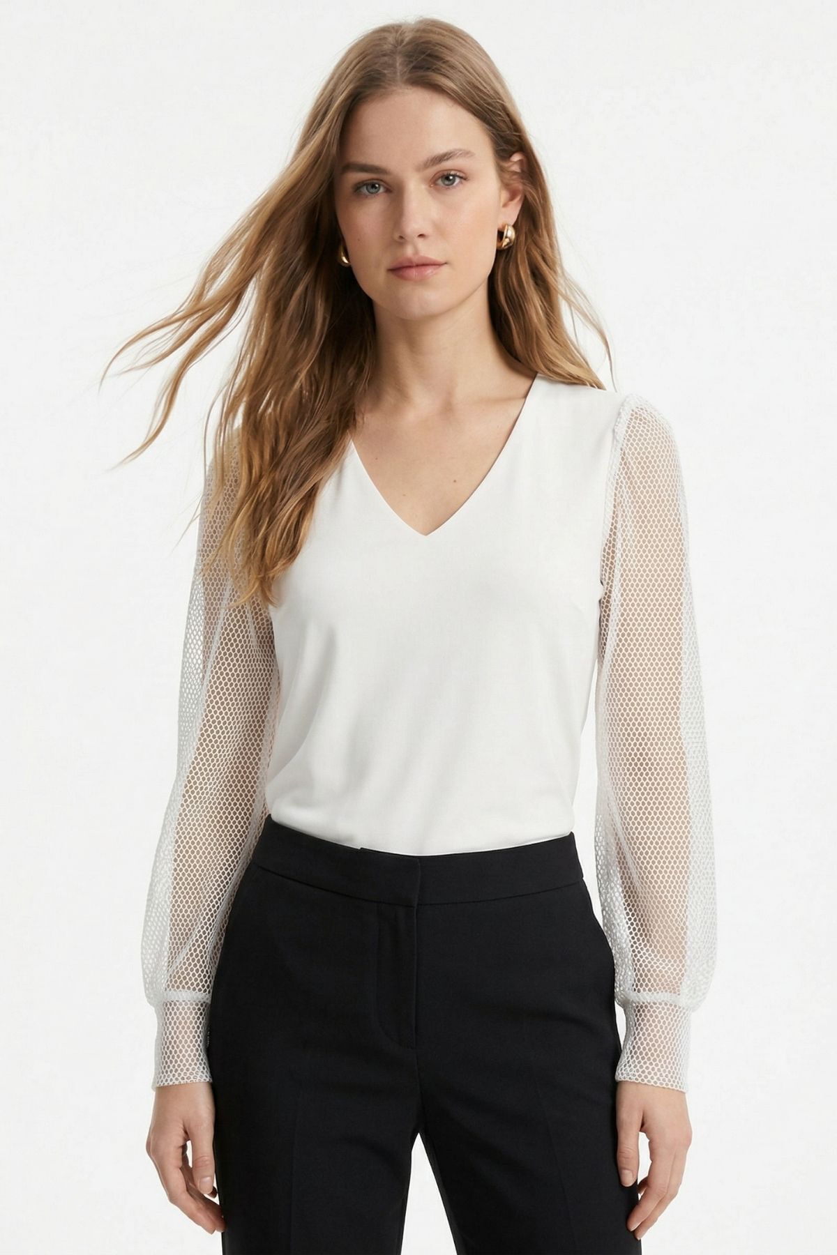 Beyaz V Yaka Sırt Detay Bluz 2827 - RAYS (1)