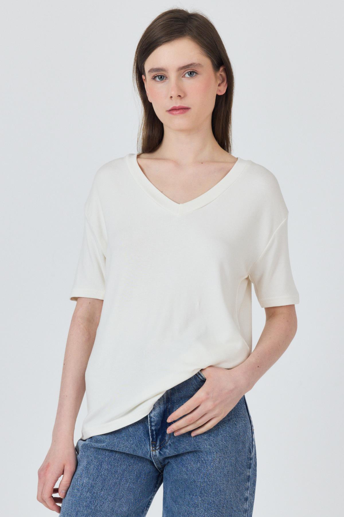 Beyaz V Yaka Viskoz/Yumuşak Kumaş Dökümlü Tişört 3077 - 1