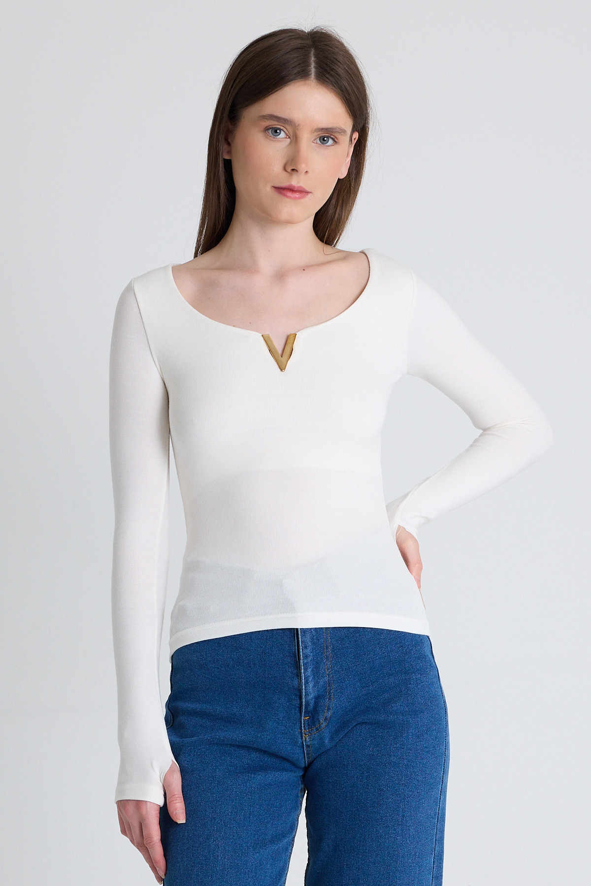 Beyaz Viskoz/Yumuşak Kumaş Aksesuarlı Parmak Geçme Detaylı Bluz 1476 - RAYS