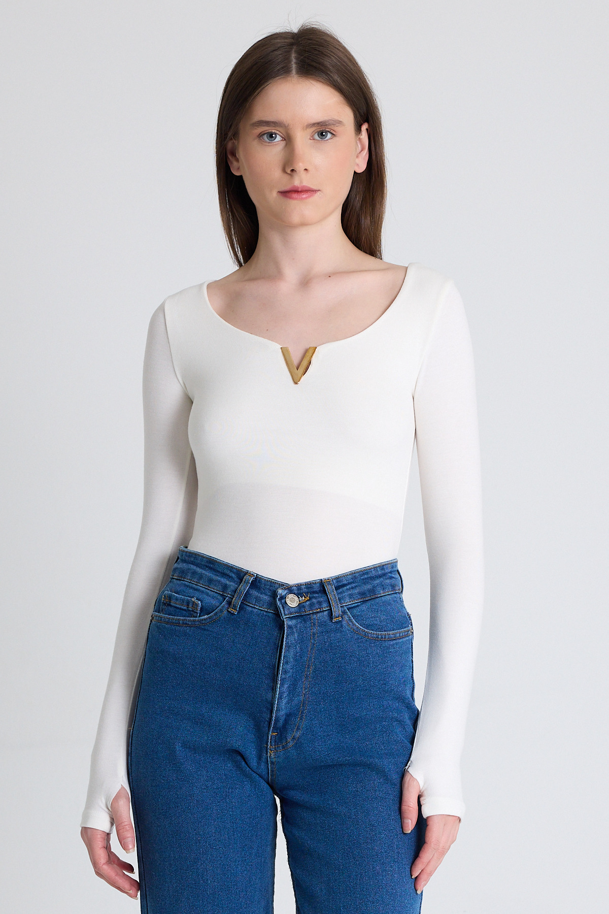 Beyaz Viskoz/Yumuşak Kumaş Aksesuarlı Parmak Geçme Detaylı Bluz 1476 - 1