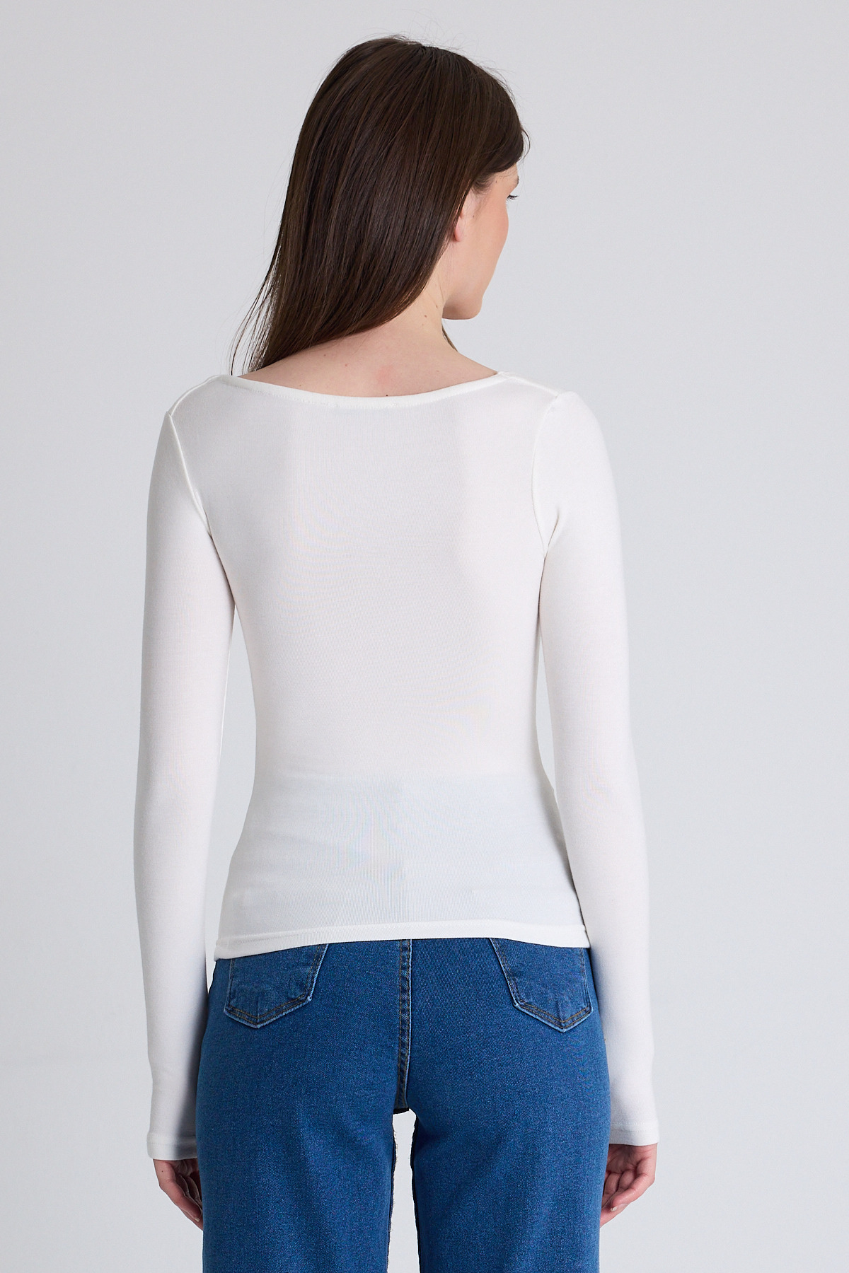 Beyaz Viskoz/Yumuşak Kumaş Aksesuarlı Parmak Geçme Detaylı Bluz 1476 - 5