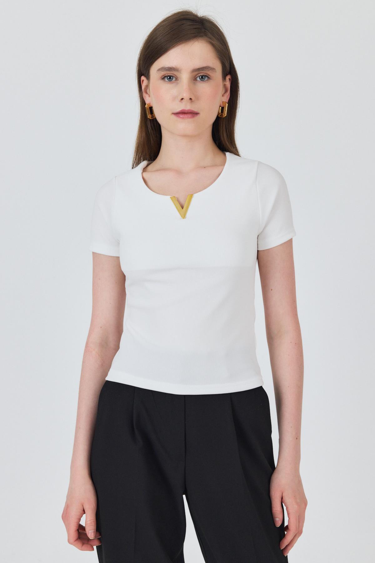 Beyaz Yaka Aksesuar Detaylı Örme Tişört 2224 - 1