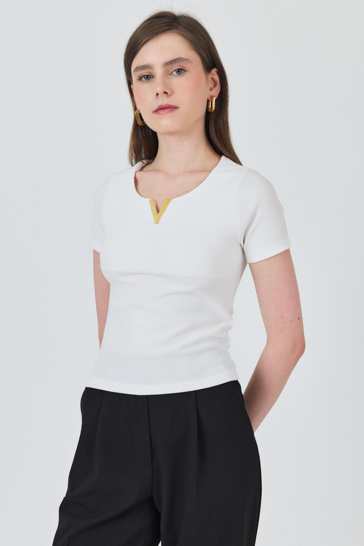 Beyaz Yaka Aksesuar Detaylı Örme Tişört 2224 - RAYS