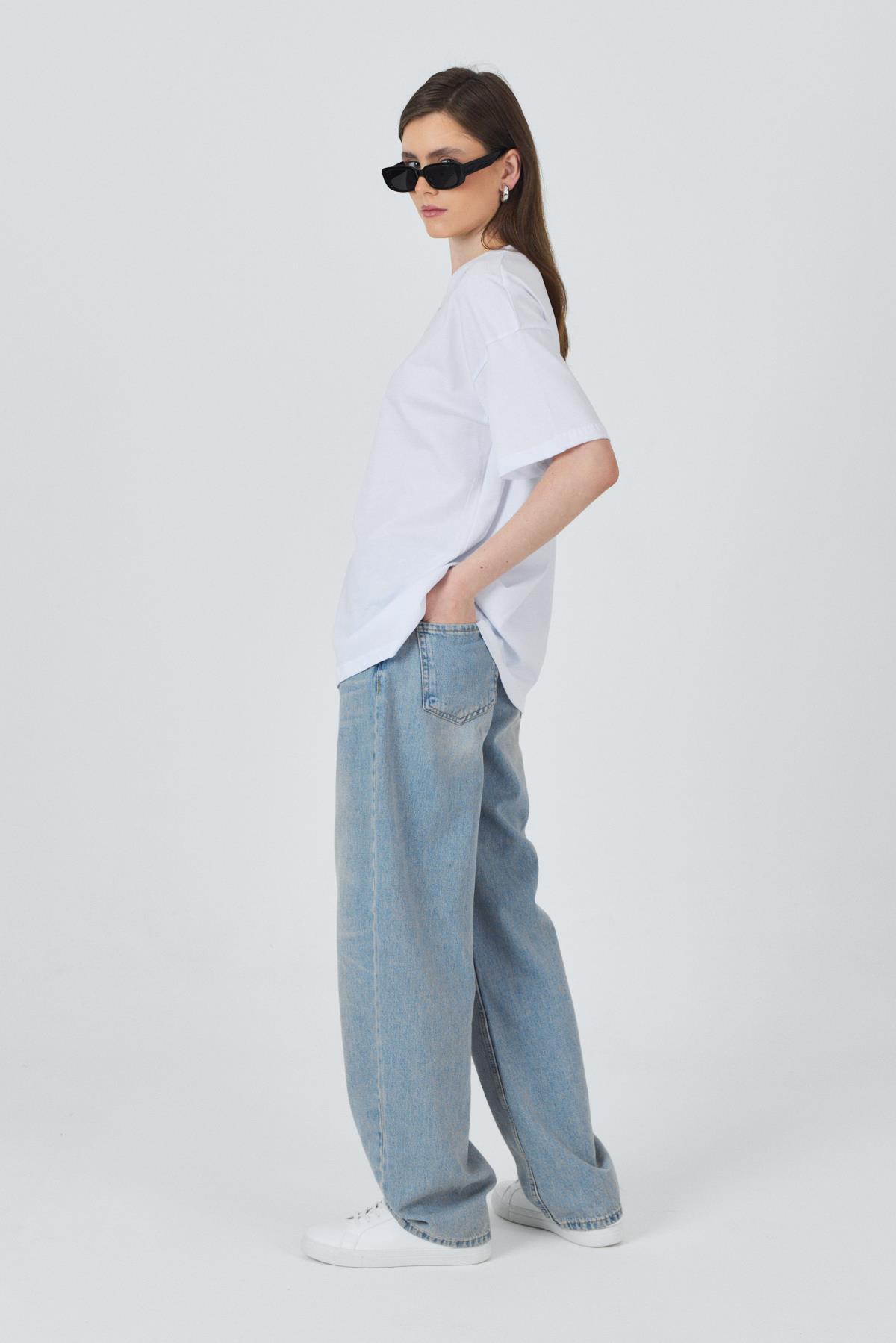 Beyaz Yaka Yazı Baskılı Oversize Pamuklu Tişört 2150-34M - RAYS