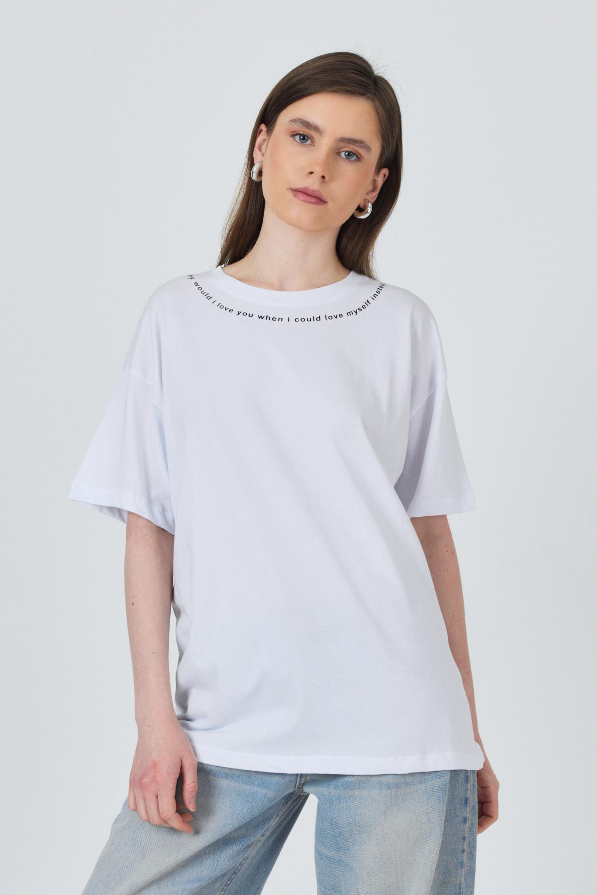 Beyaz Yaka Yazı Baskılı Oversize Pamuklu Tişört 2150-34M - 1