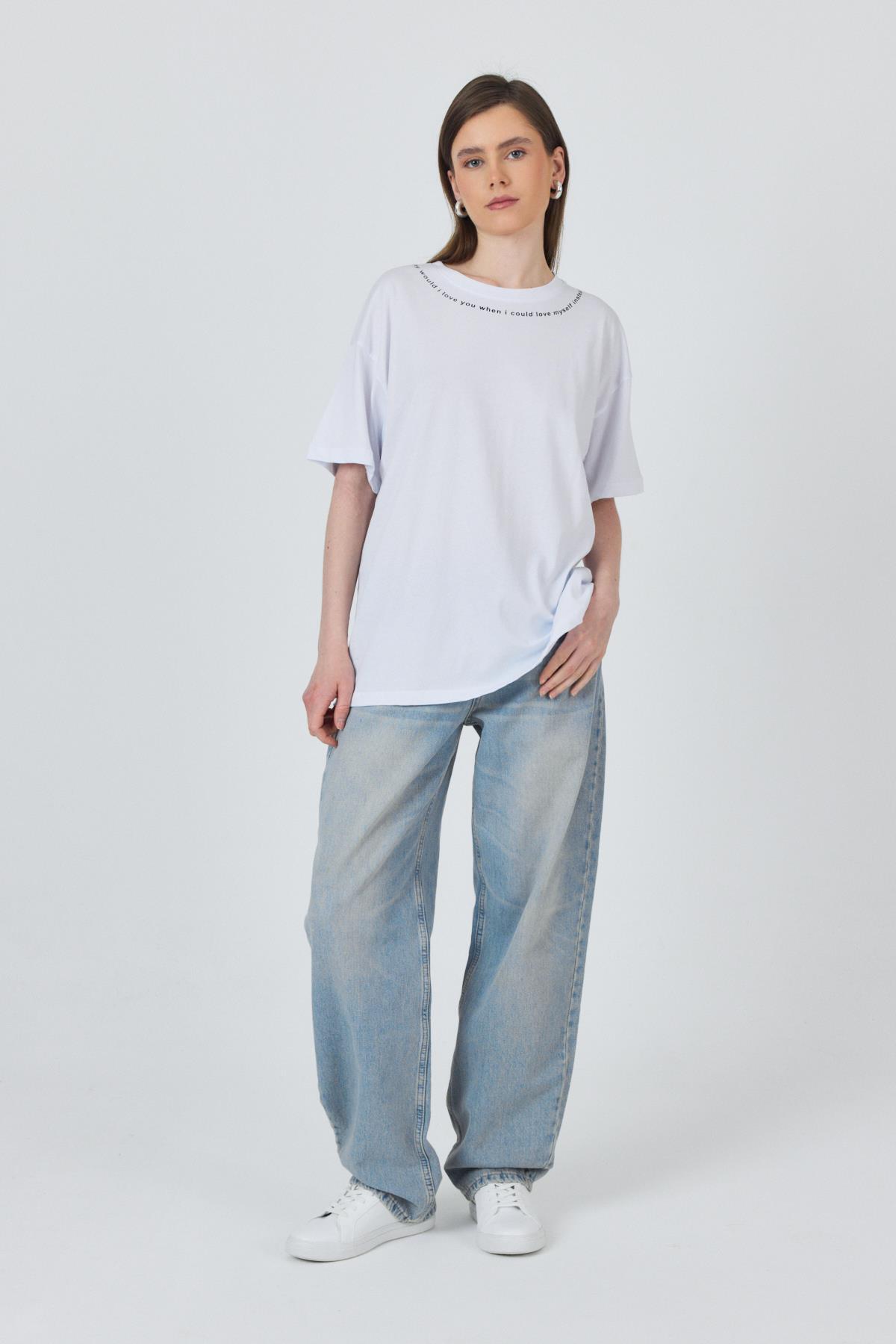 Beyaz Yaka Yazı Baskılı Oversize Pamuklu Tişört 2150-34M - 2