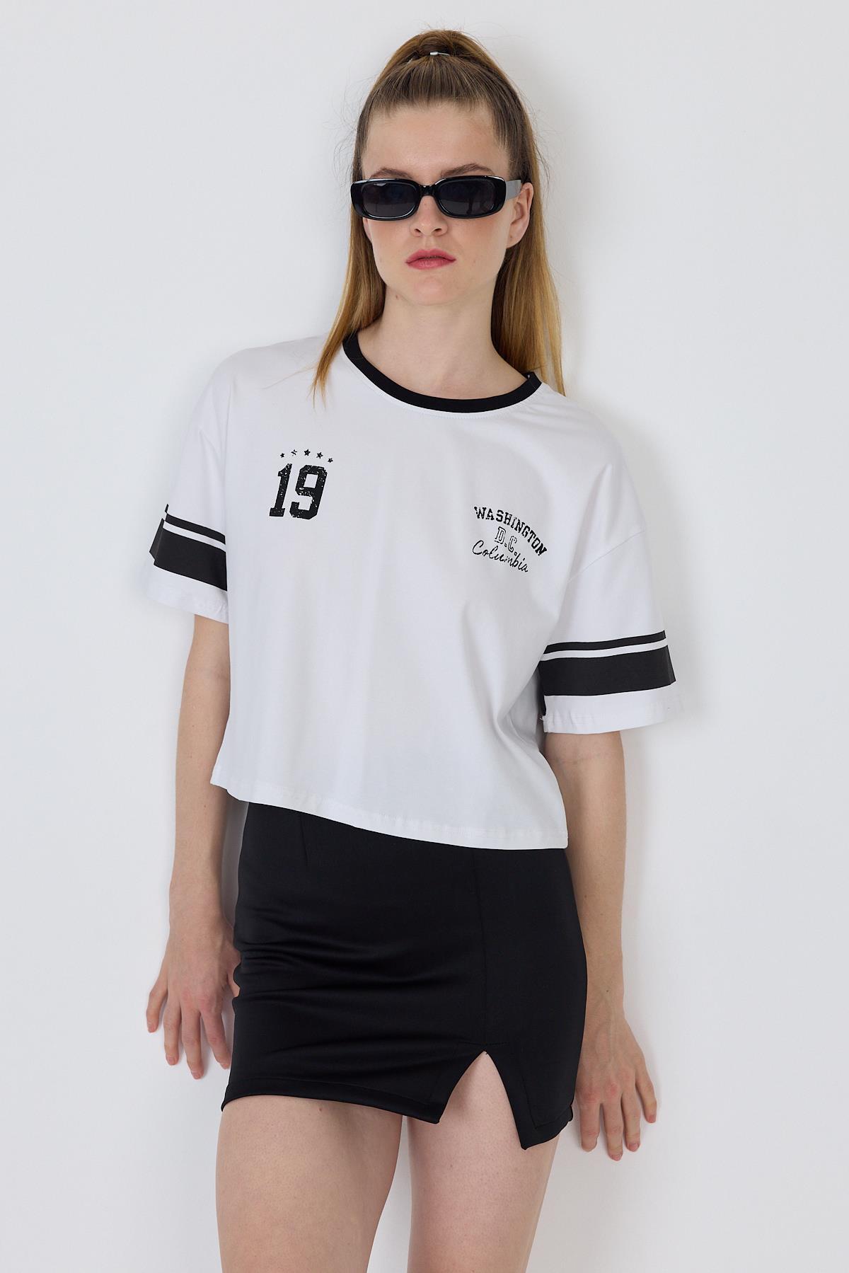 Beyaz Yazı Baskılı Crop Tişört 6584 - 1