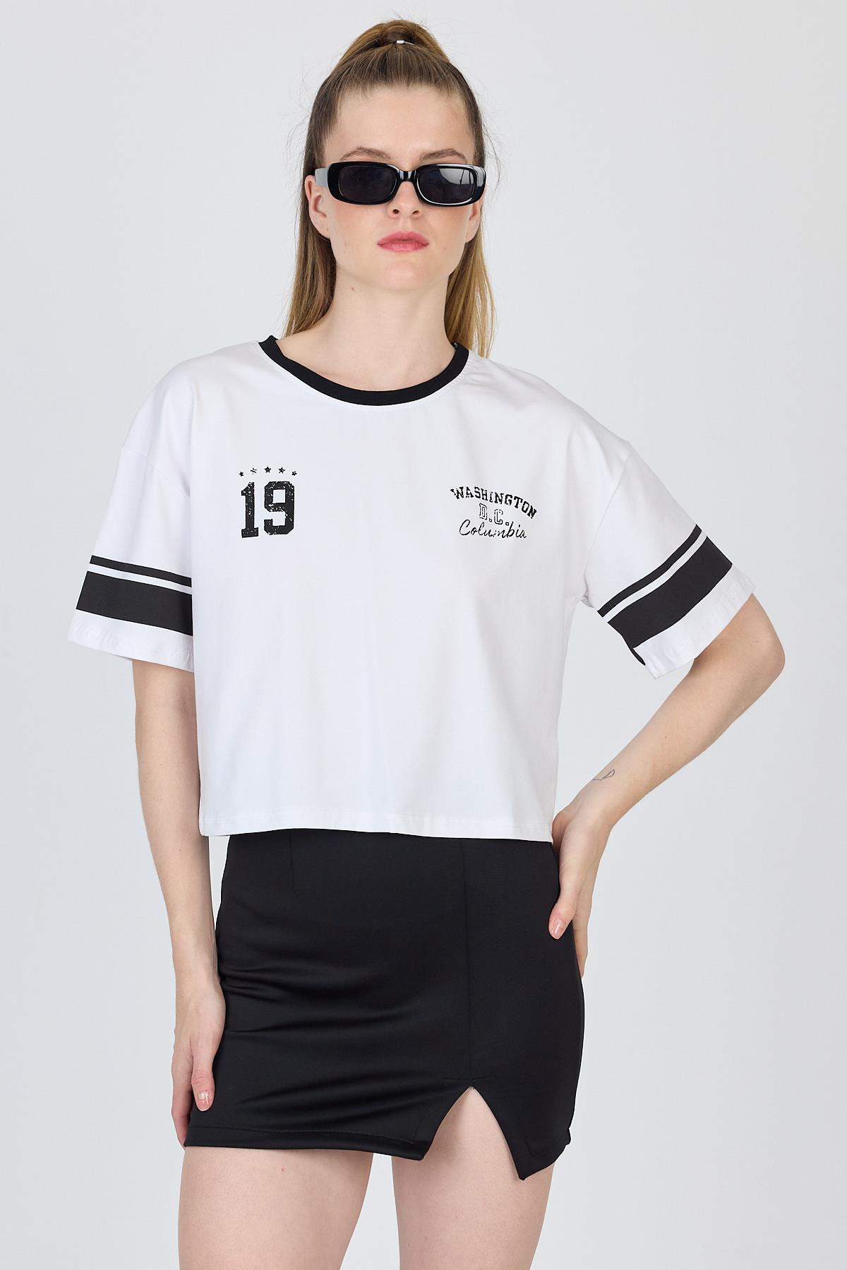 Beyaz Yazı Baskılı Crop Tişört 6584 - 2