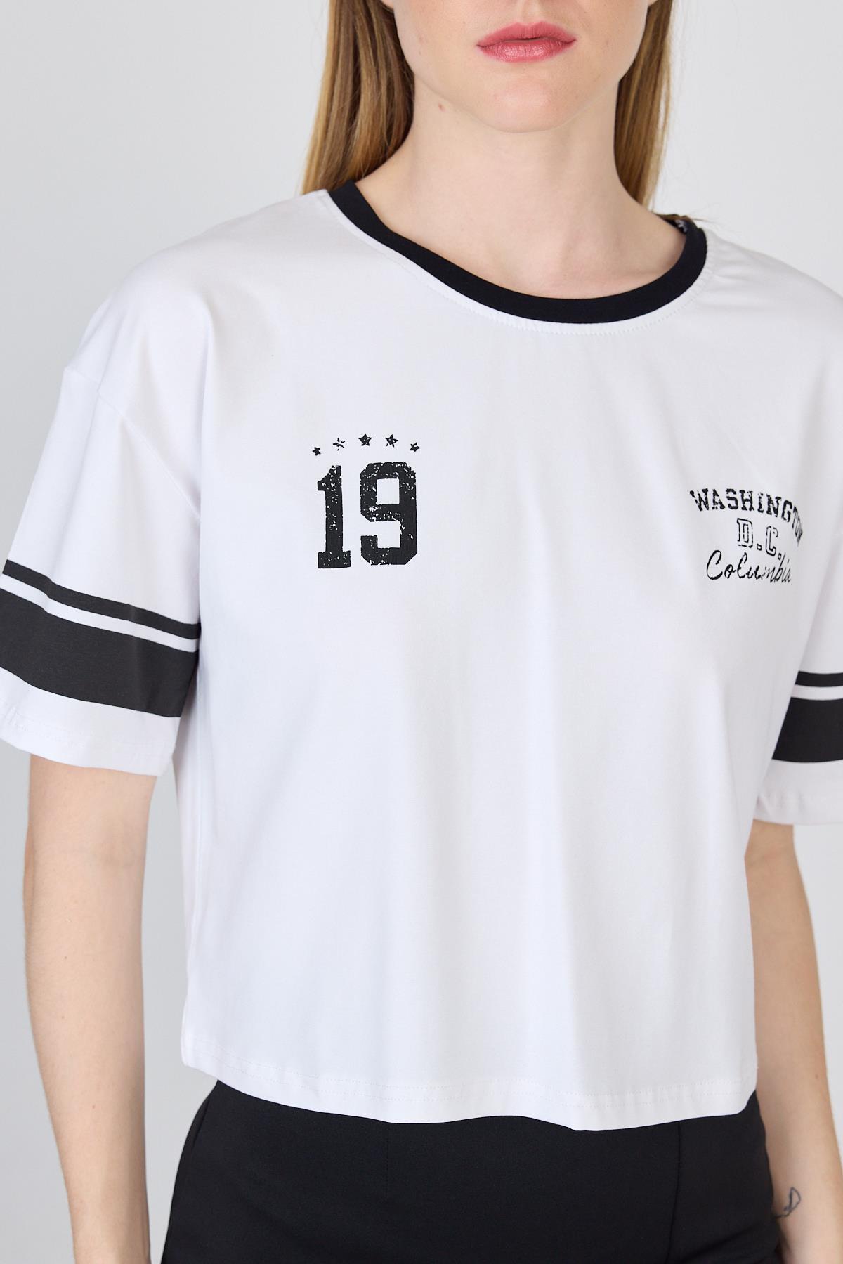 Beyaz Yazı Baskılı Crop Tişört 6584 - 4