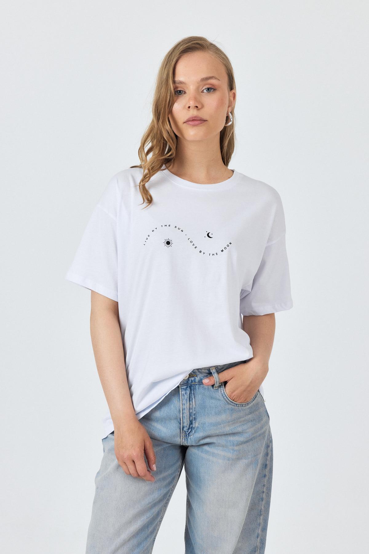 Beyaz Yazı Baskılı Oversize Pamuklu Tişört 2150-32M - 1