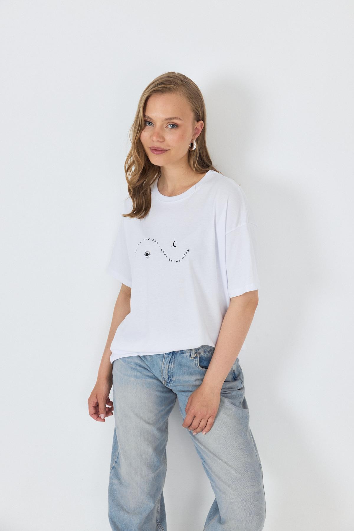 Beyaz Yazı Baskılı Oversize Pamuklu Tişört 2150-32M - 3