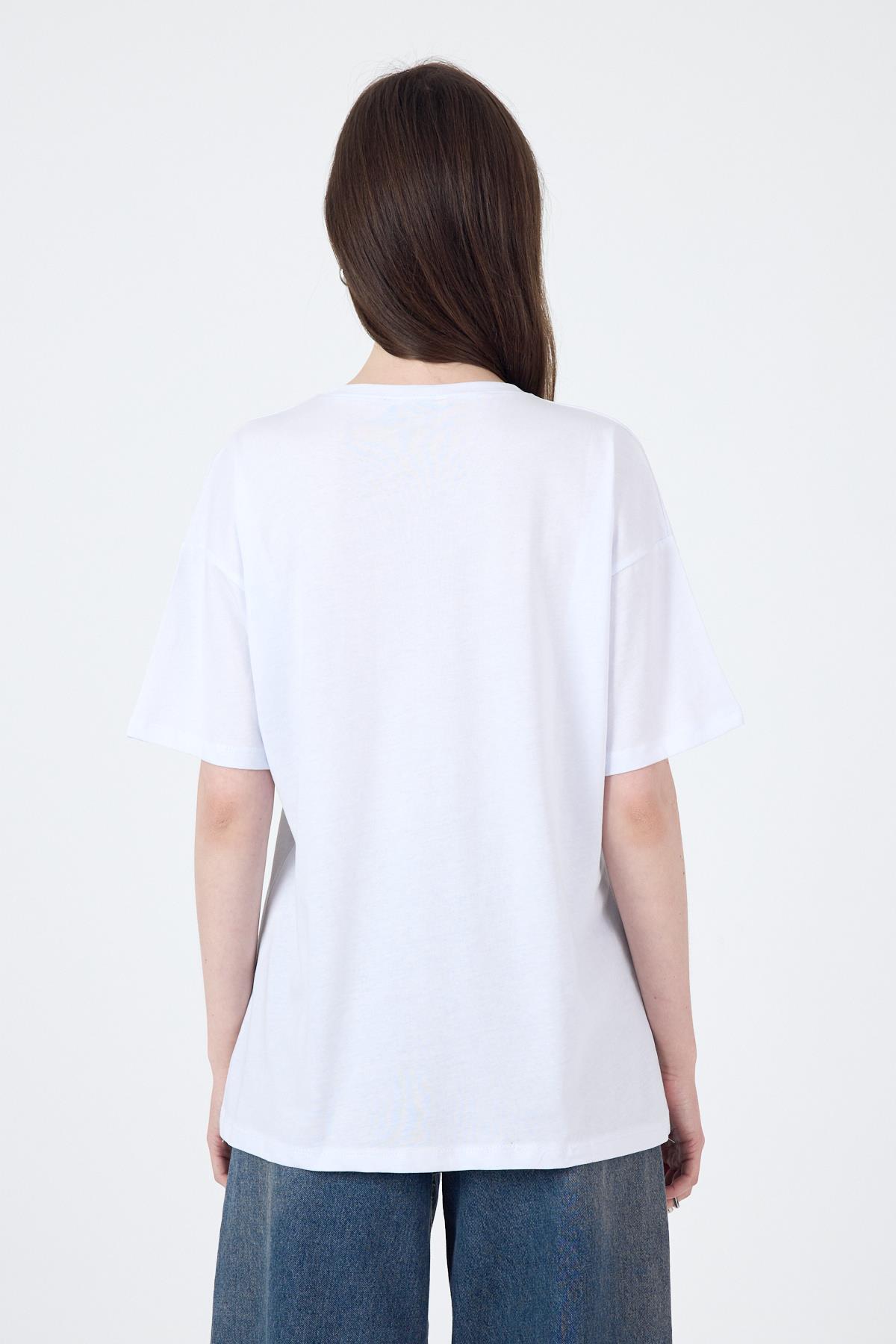 Beyaz Yazı Baskılı Oversize Pamuklu Tişört 2150-5M - 5